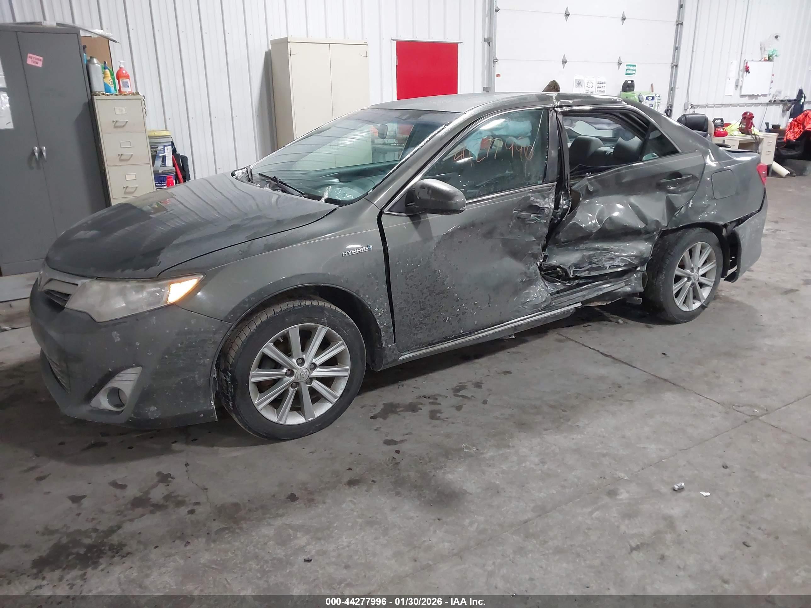 TOYOTA CAMRY image 2