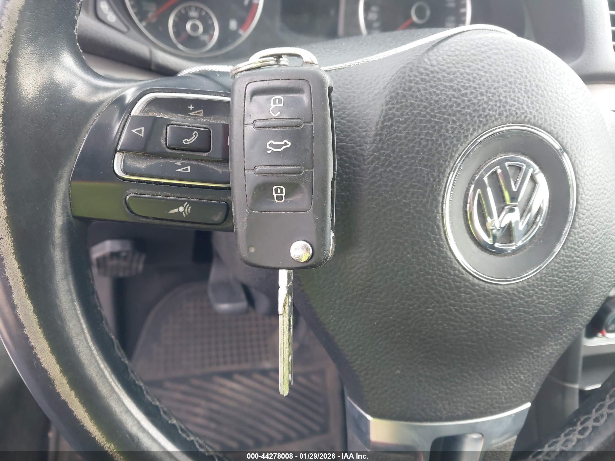 VOLKSWAGEN PASSAT image 11