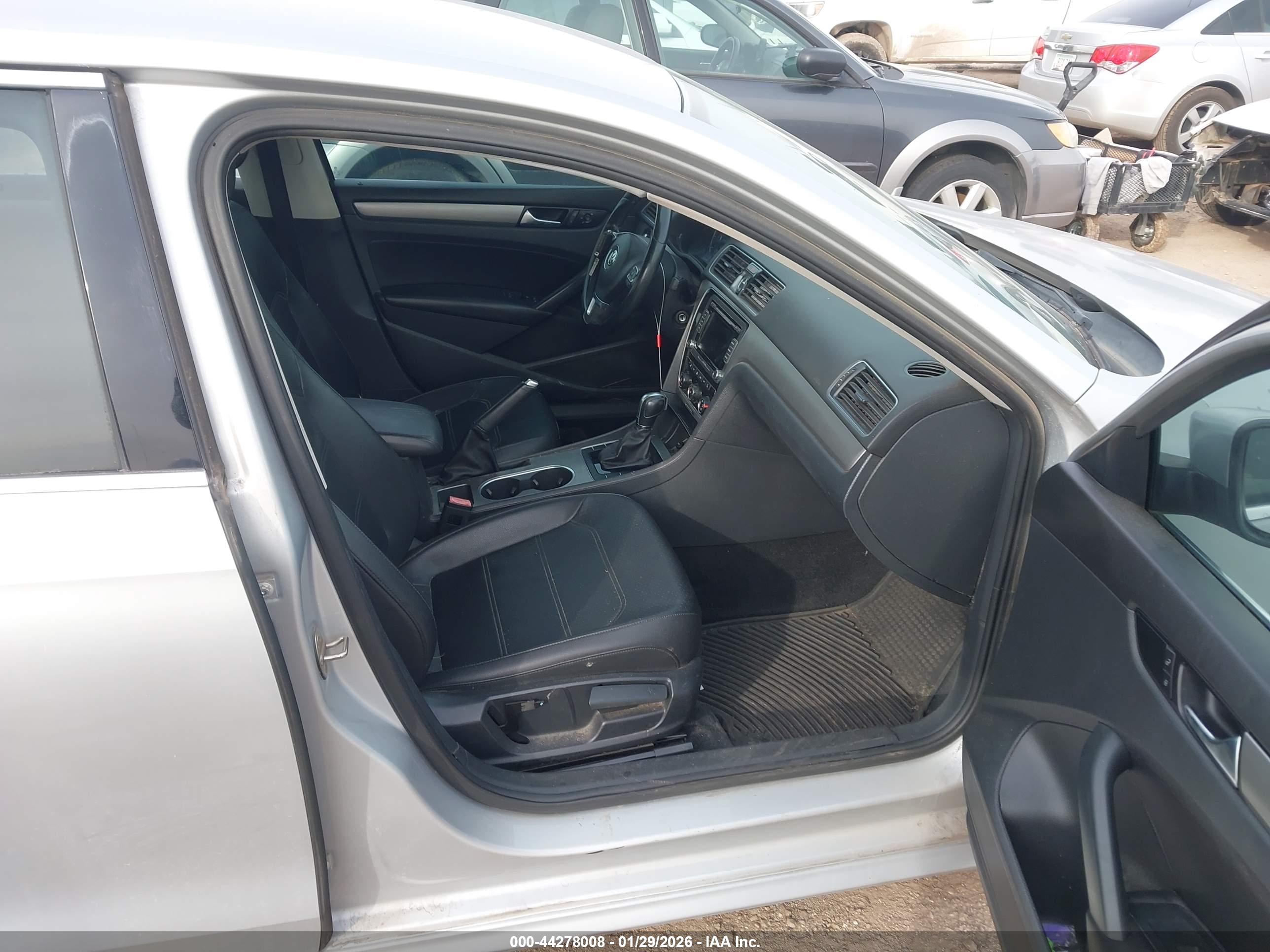 VOLKSWAGEN PASSAT image 5