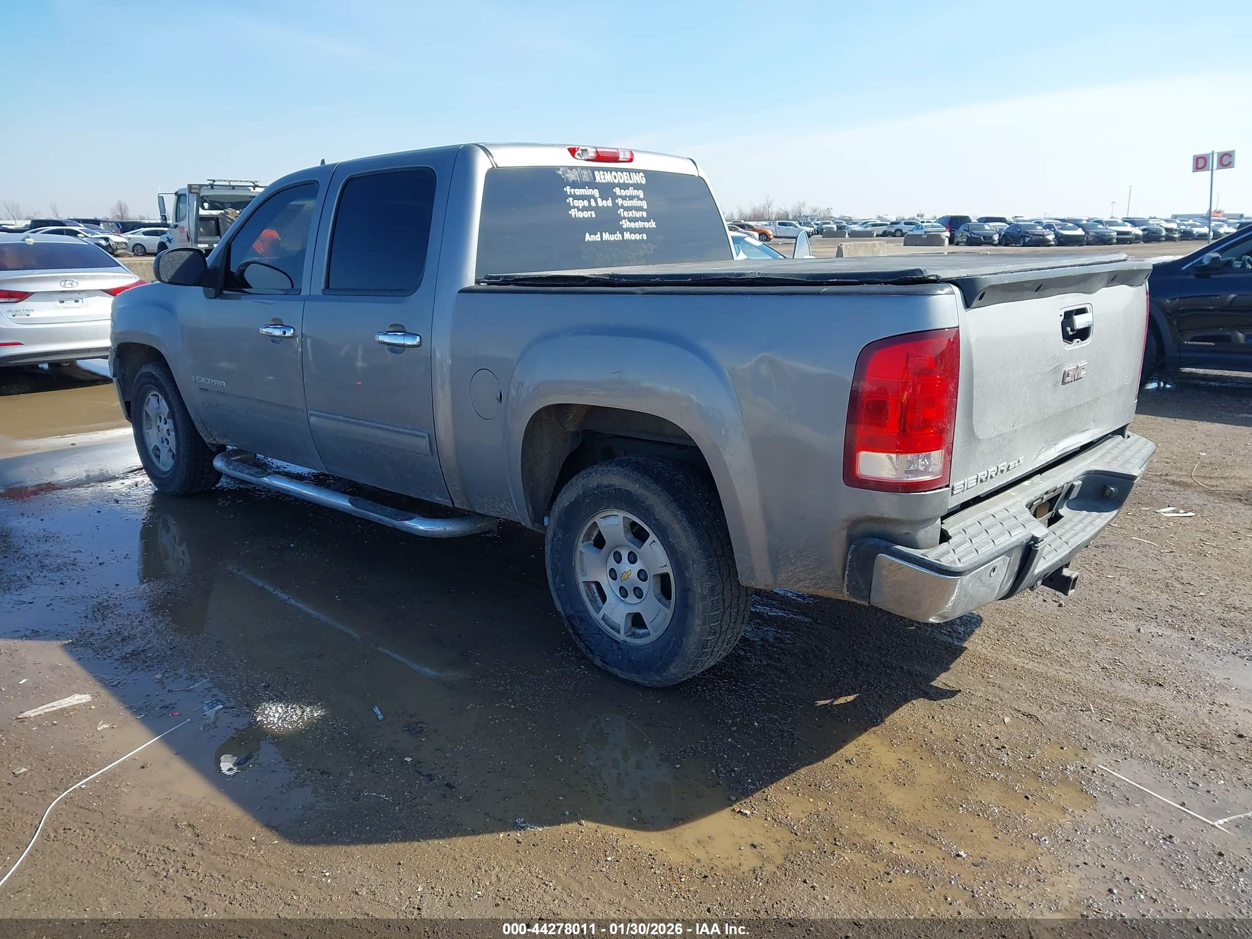GMC SIERRA image 3