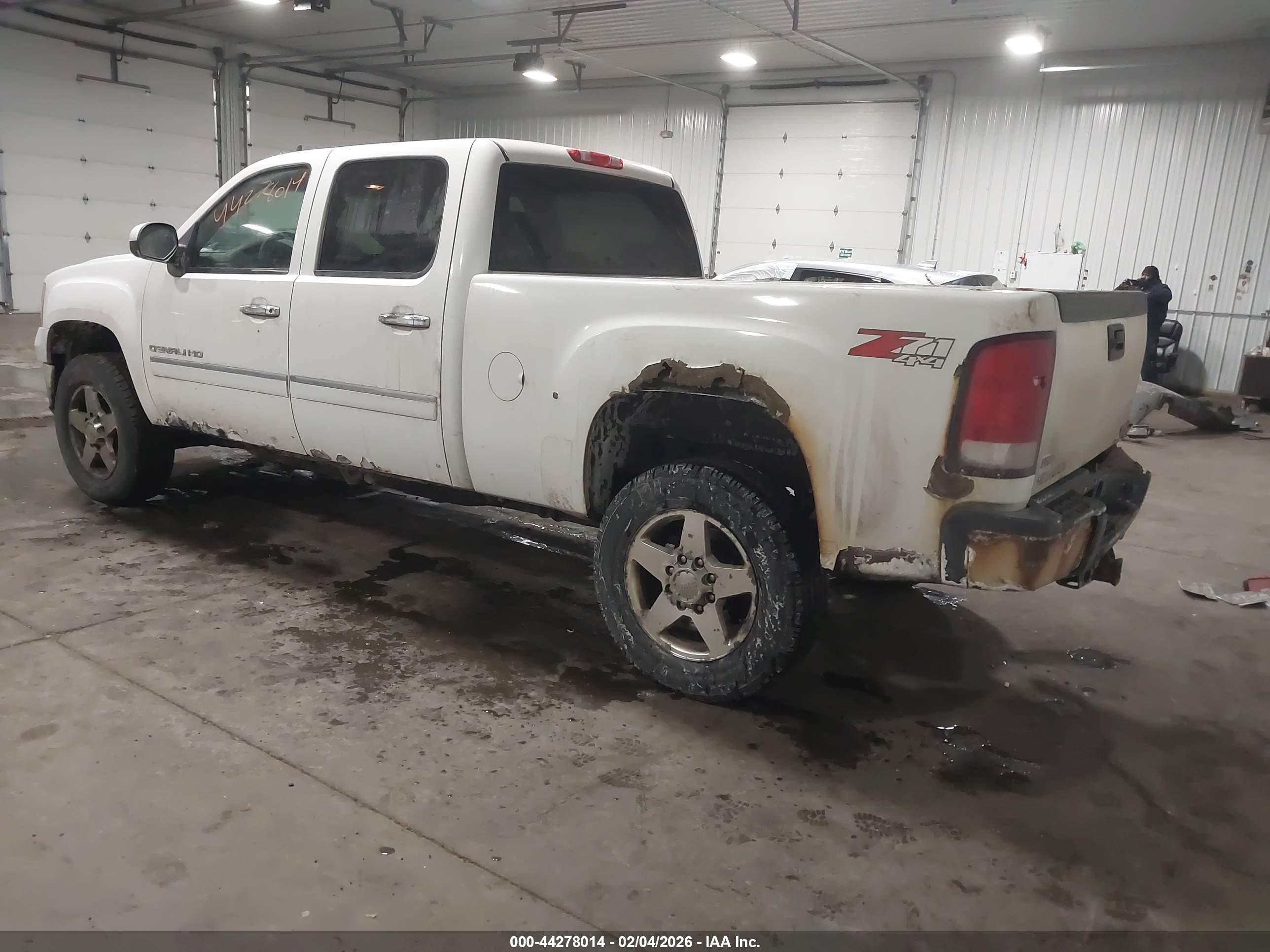 GMC SIERRA image 3
