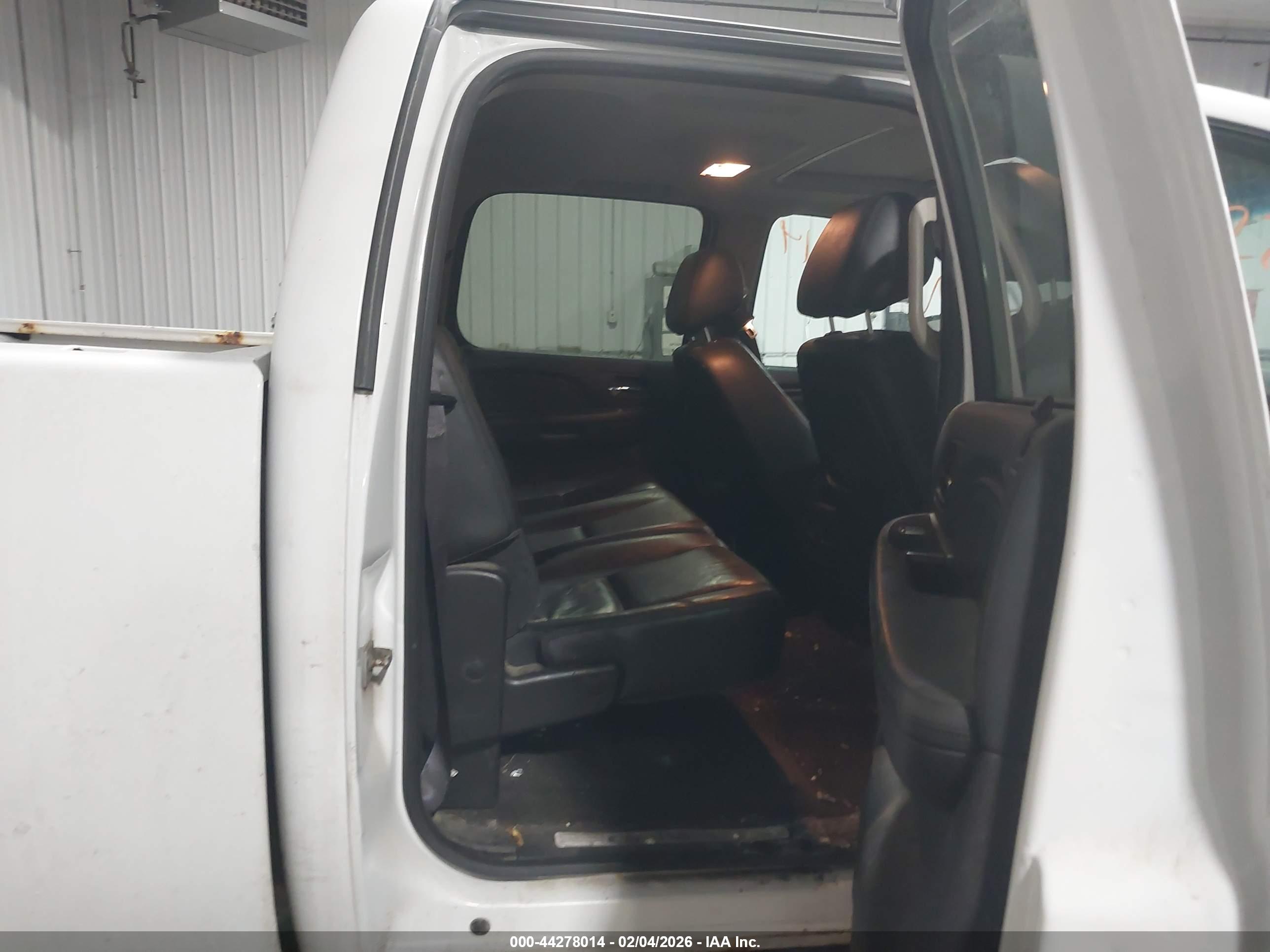 GMC SIERRA image 8