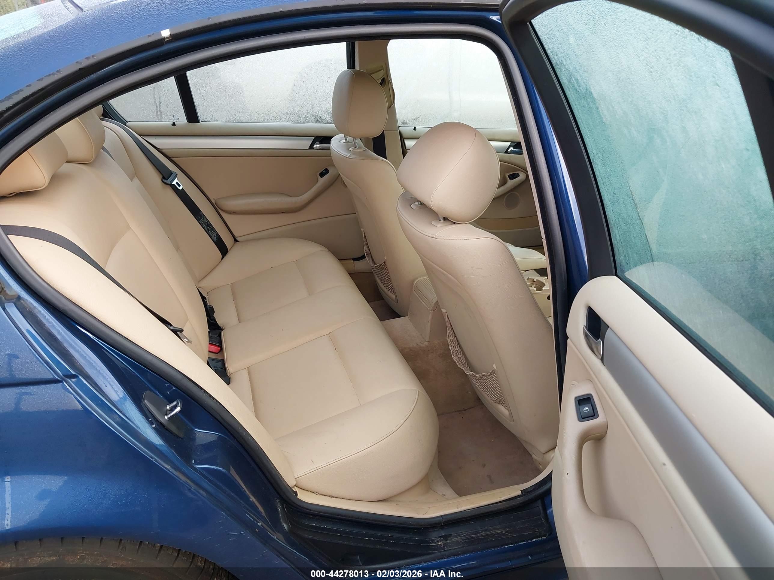 BMW 325I image 8