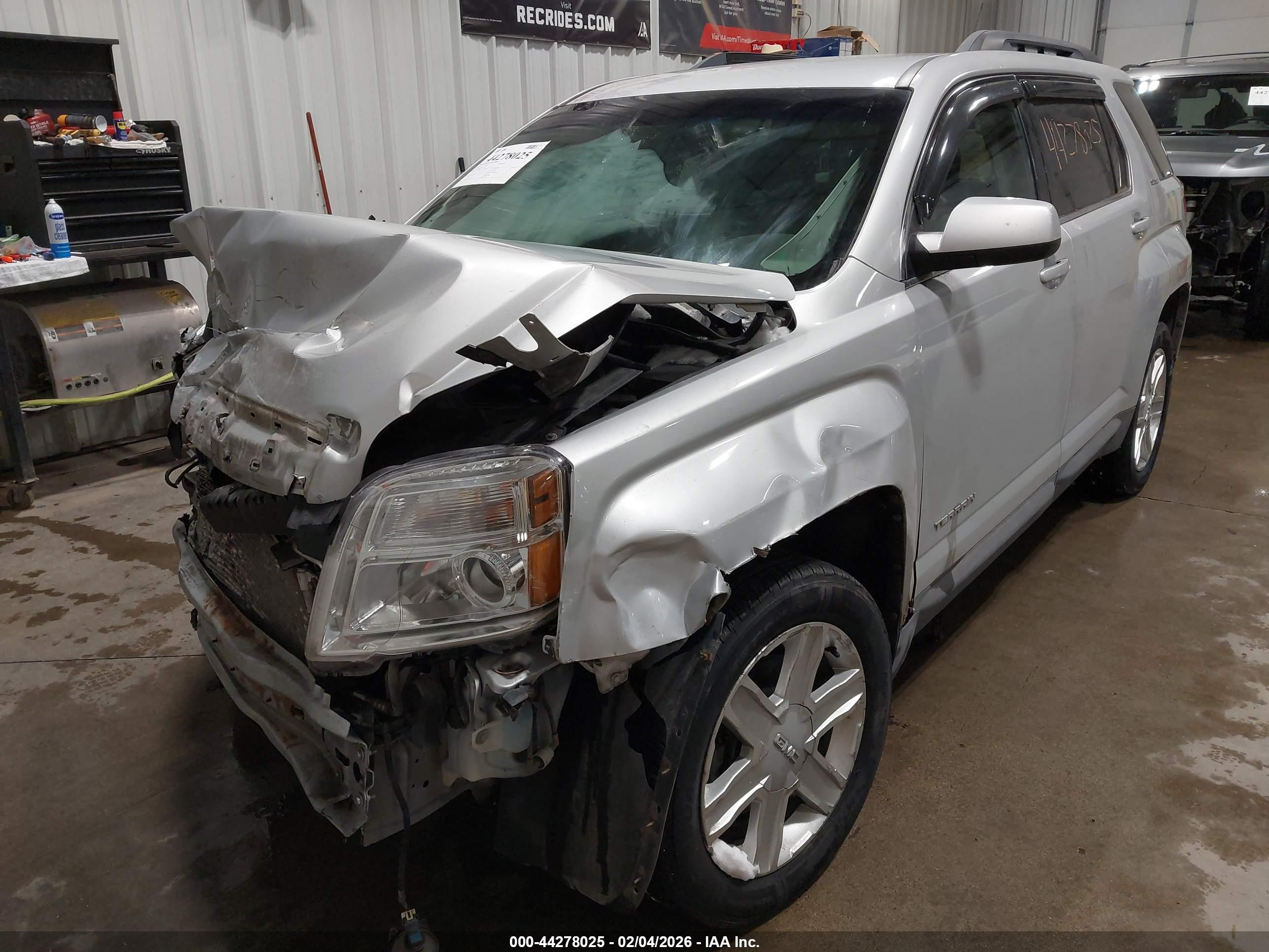 GMC TERRAIN image 2