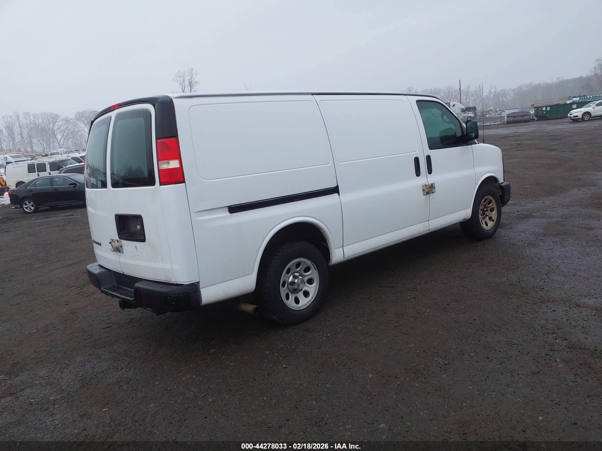 CHEVROLET EXPRESS image 4