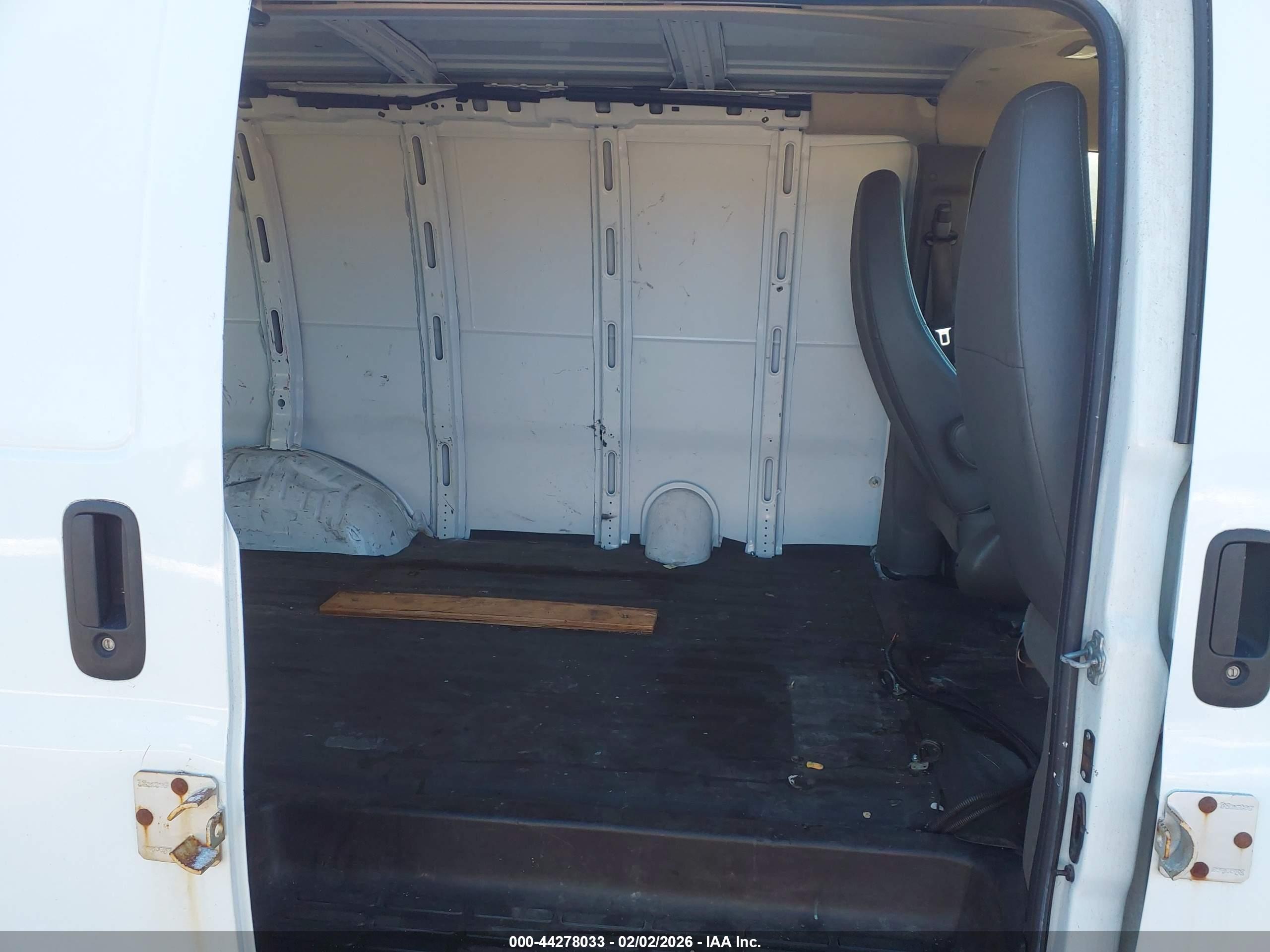 CHEVROLET EXPRESS image 8