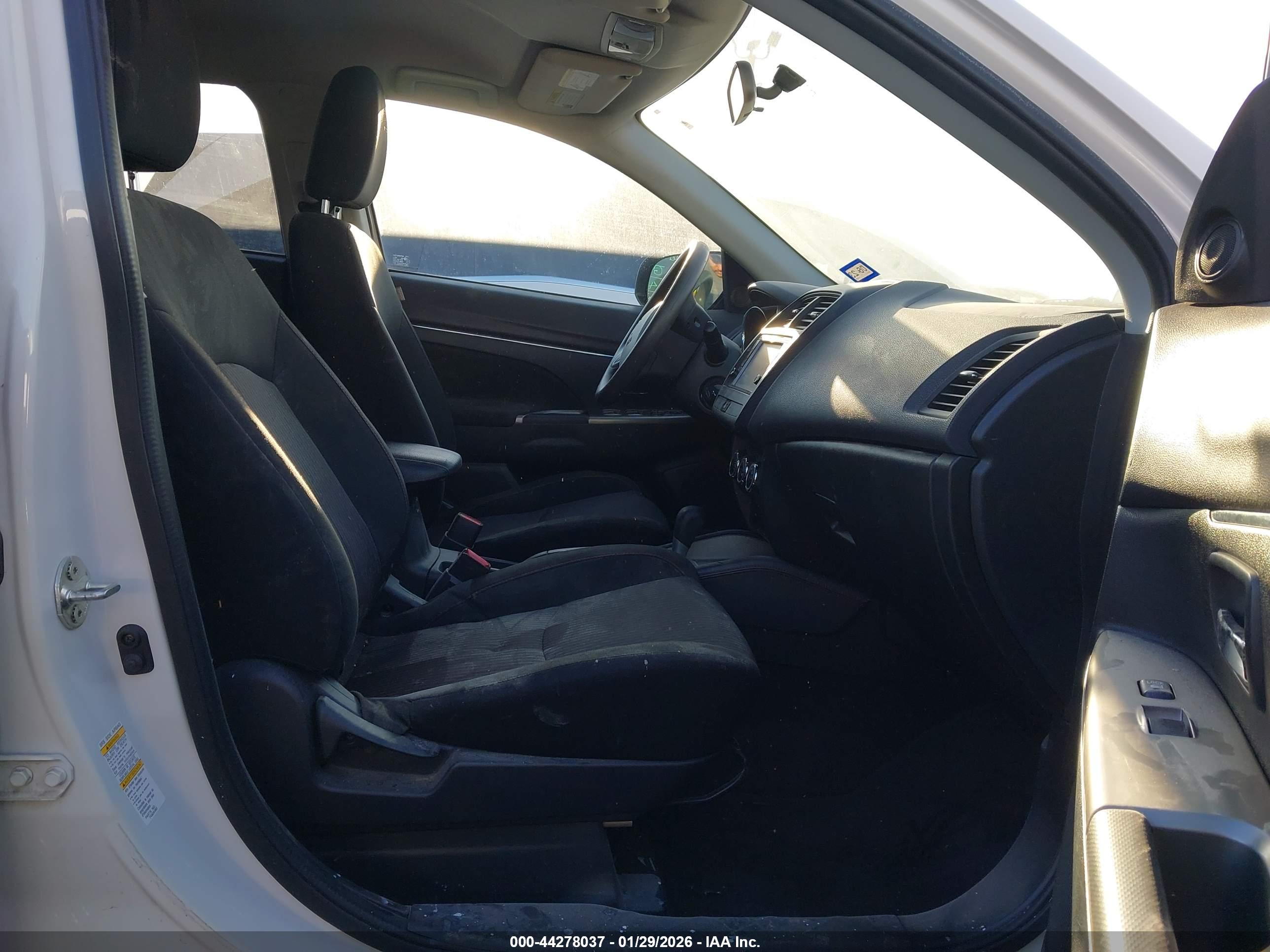 MITSUBISHI OUTLANDER image 5