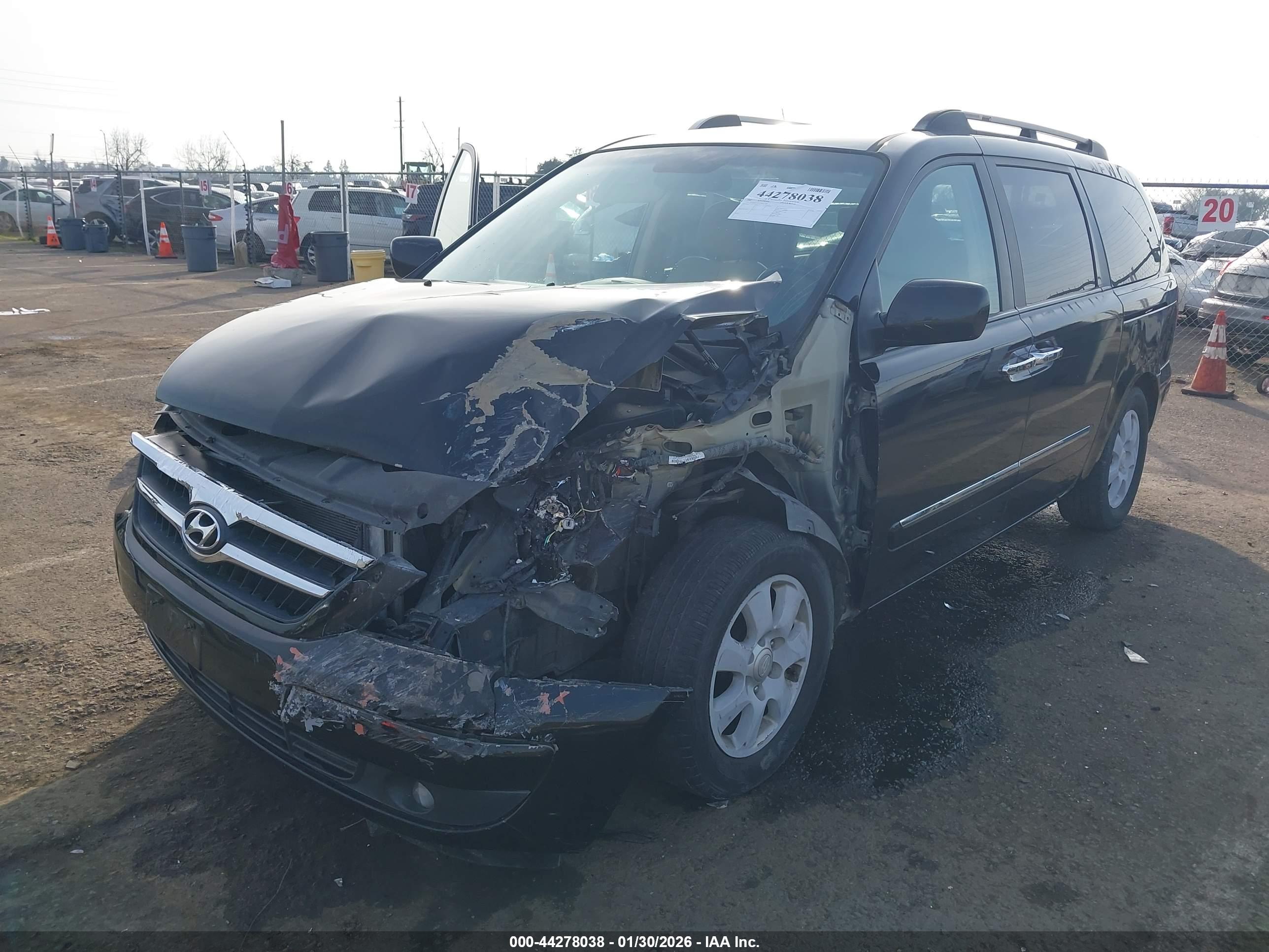 HYUNDAI ENTOURAGE image 6