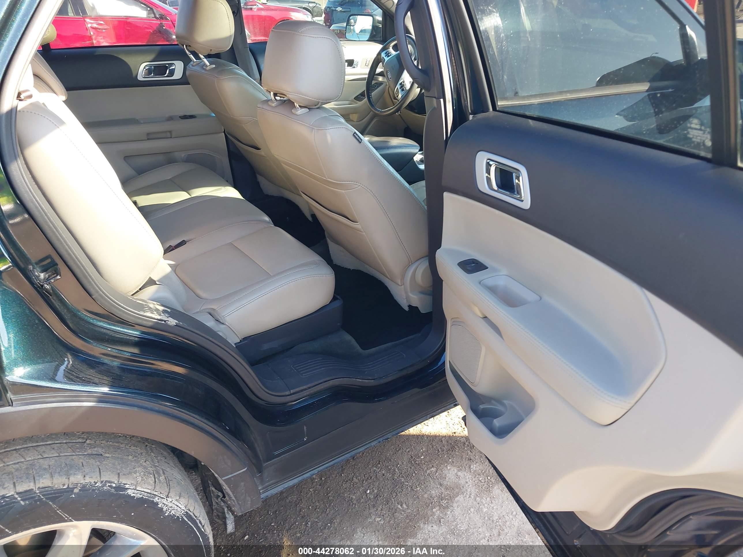 FORD EXPLORER image 8