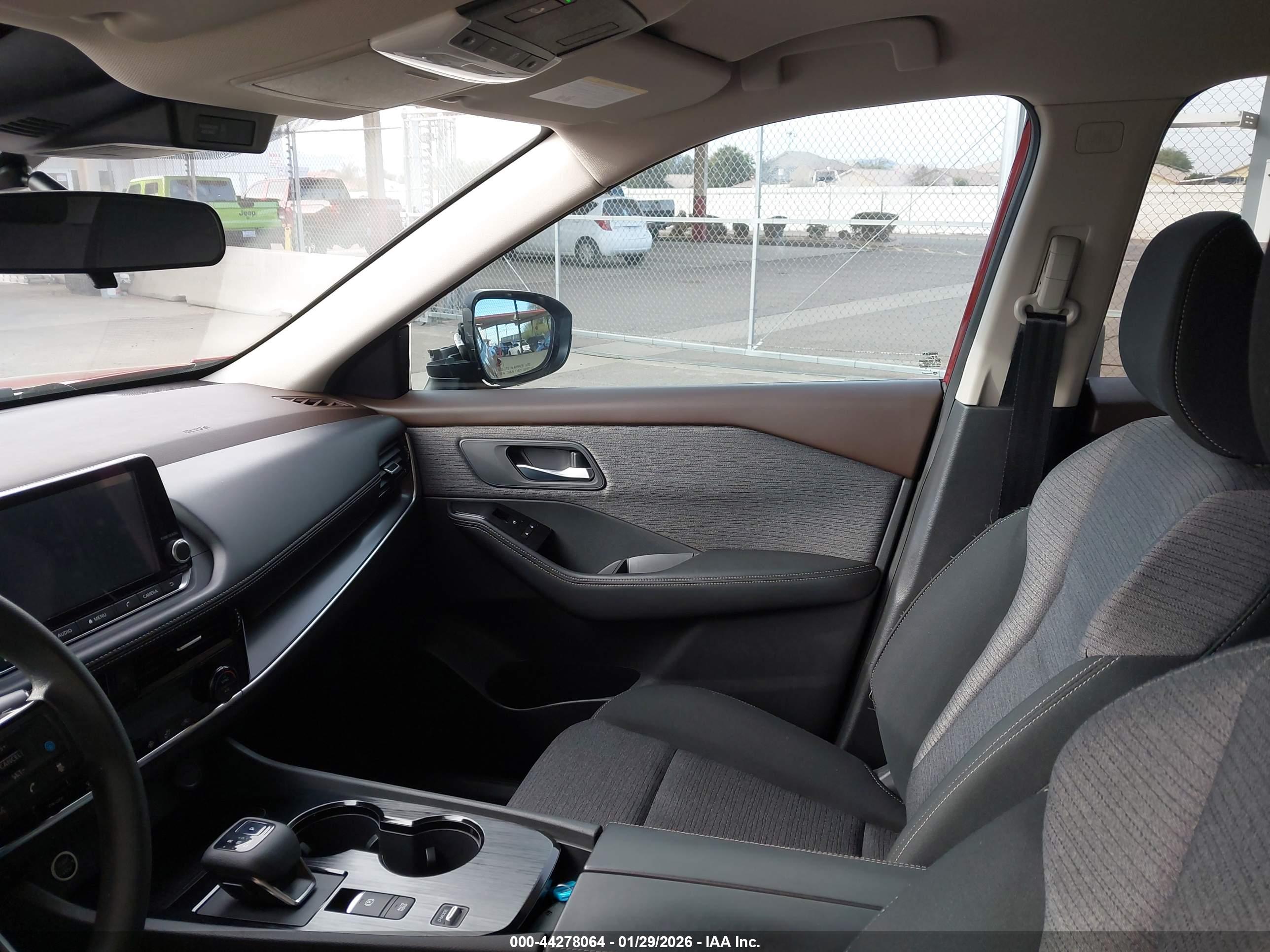 NISSAN ROGUE image 5