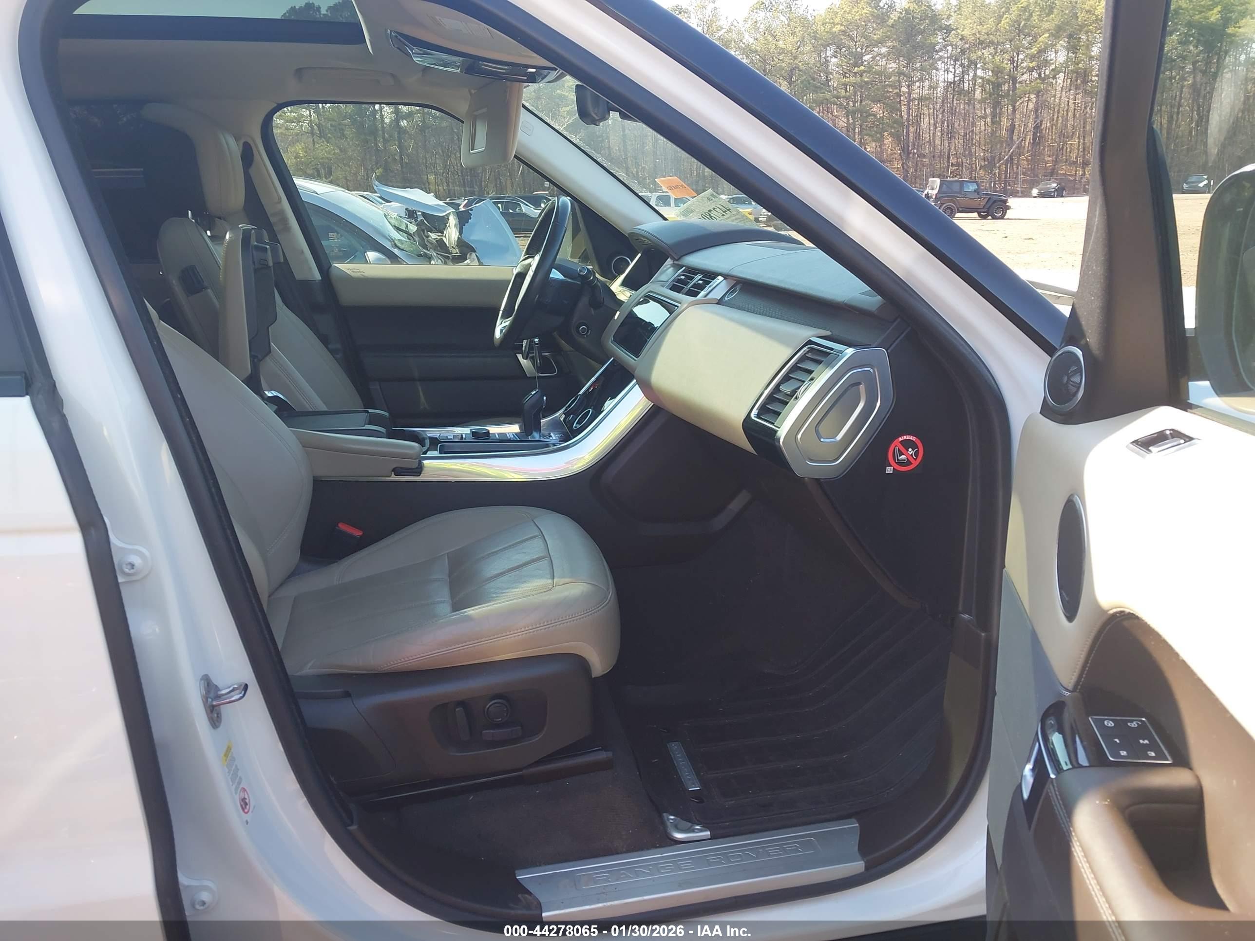LAND ROVER image 5