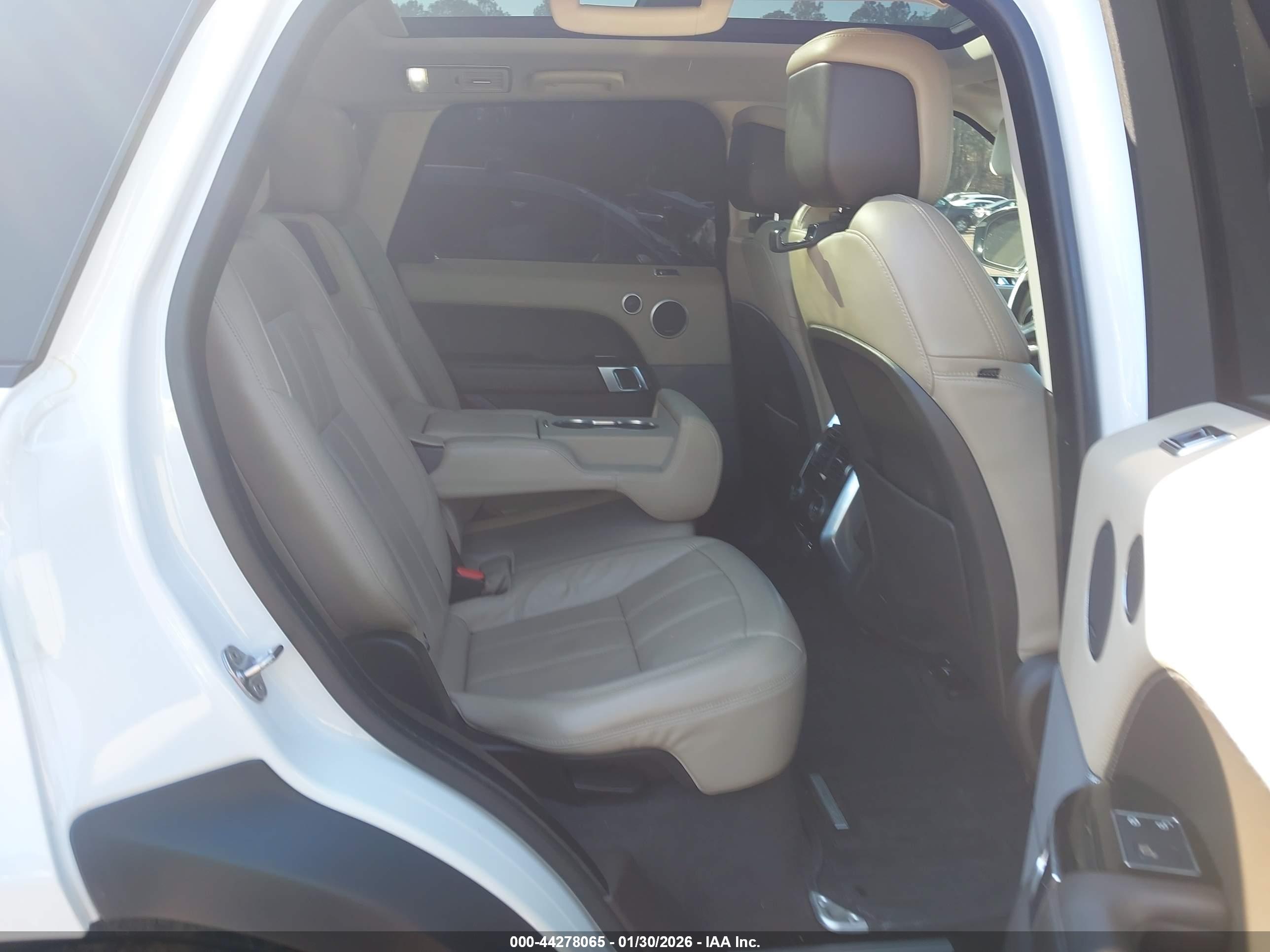 LAND ROVER image 8