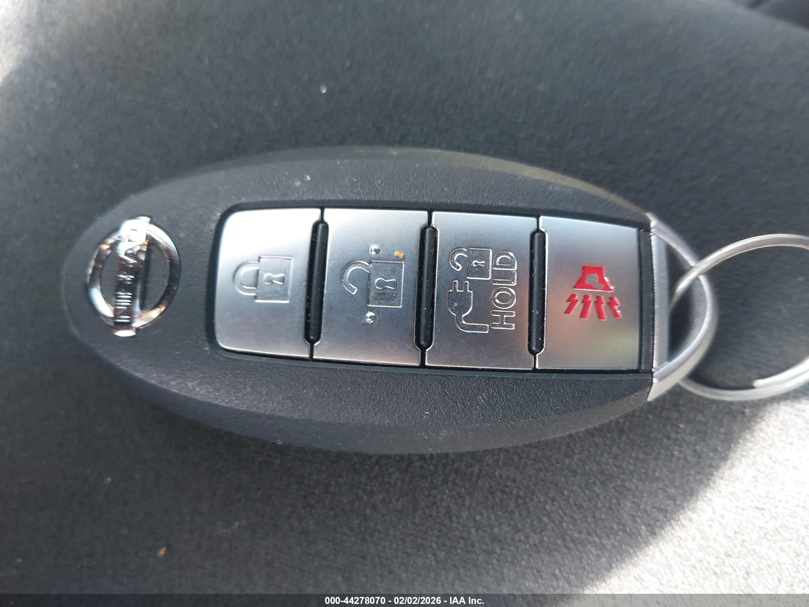 NISSAN LEAF image 11