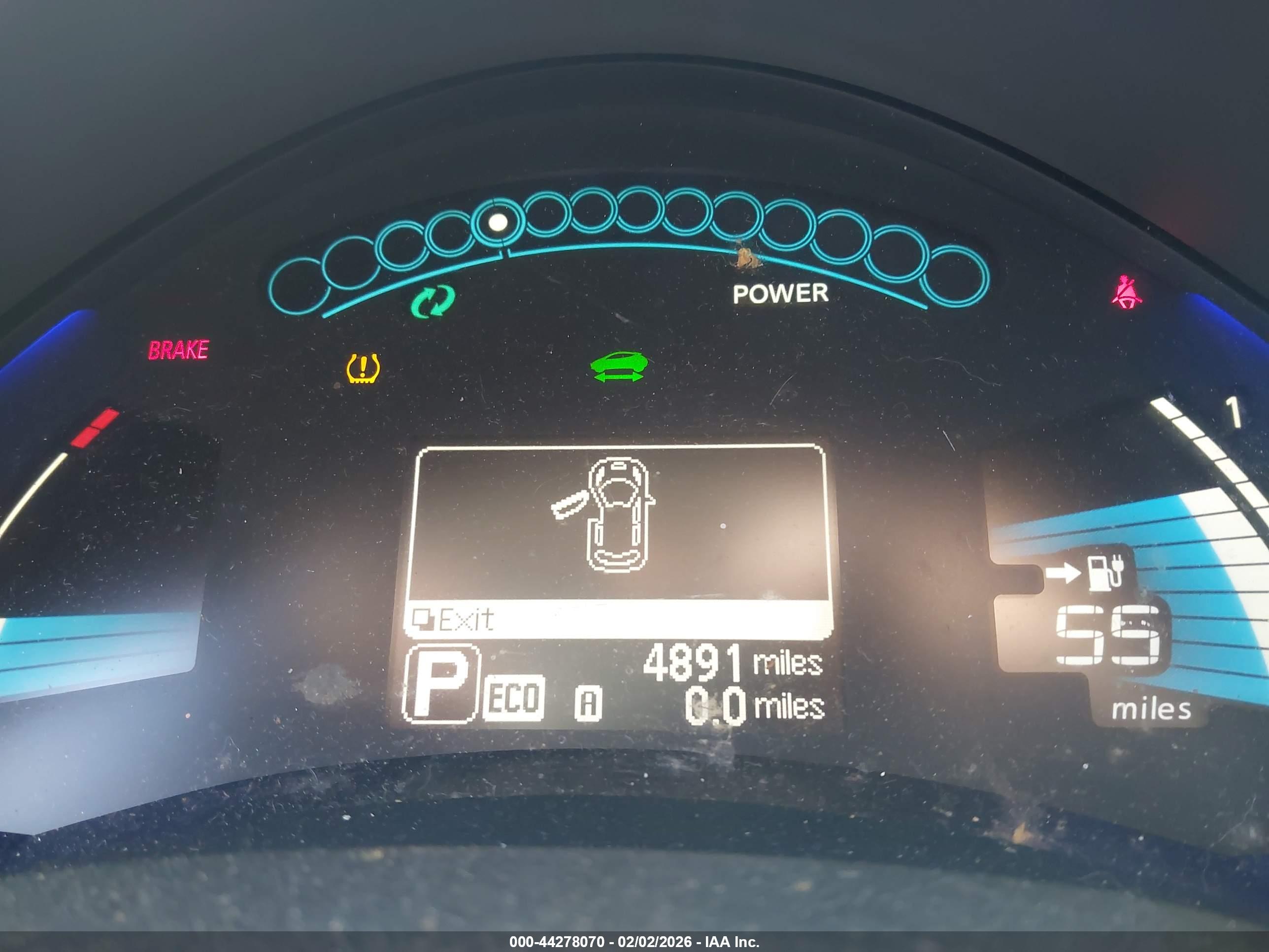 NISSAN LEAF image 7
