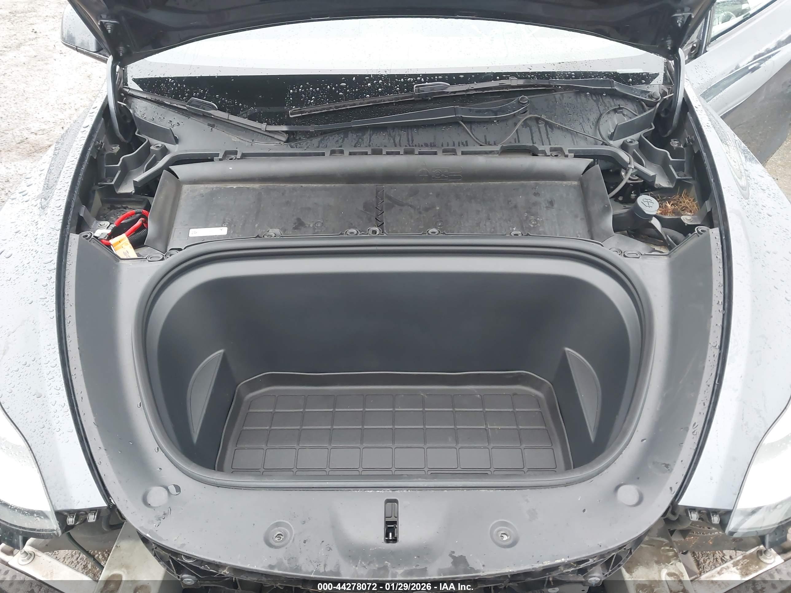 TESLA MODEL image 10