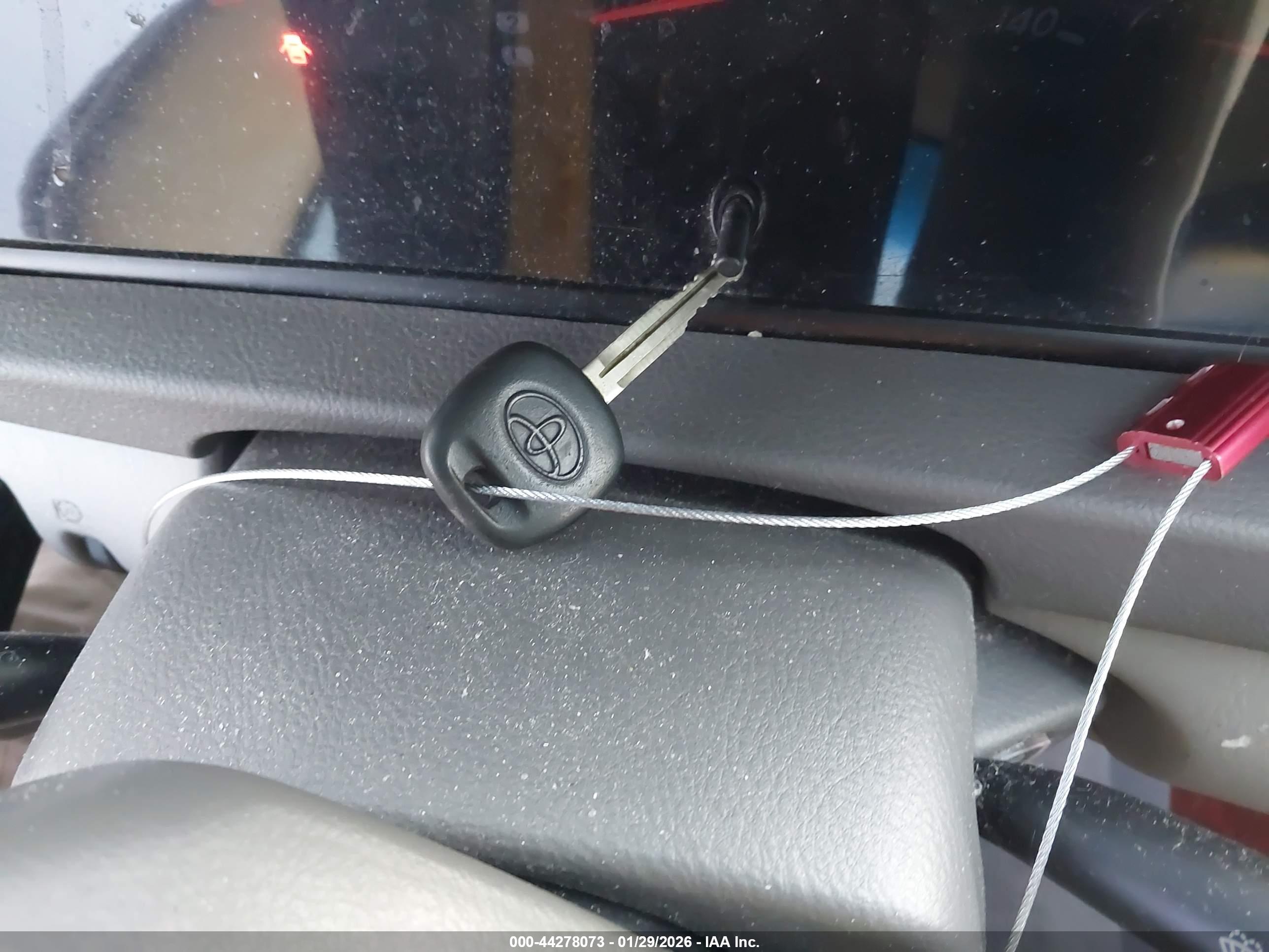 TOYOTA CAMRY image 11