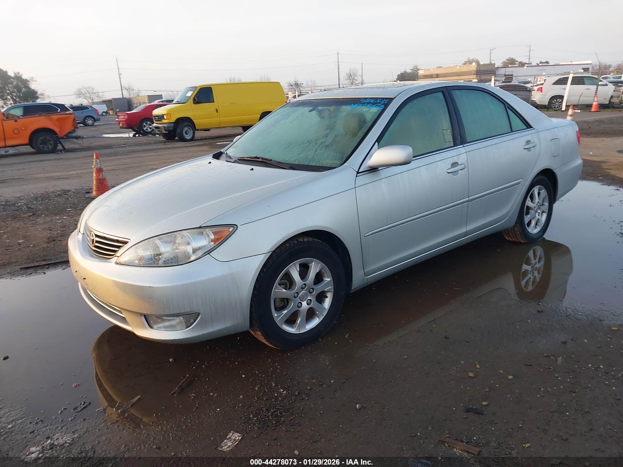 TOYOTA CAMRY image 2
