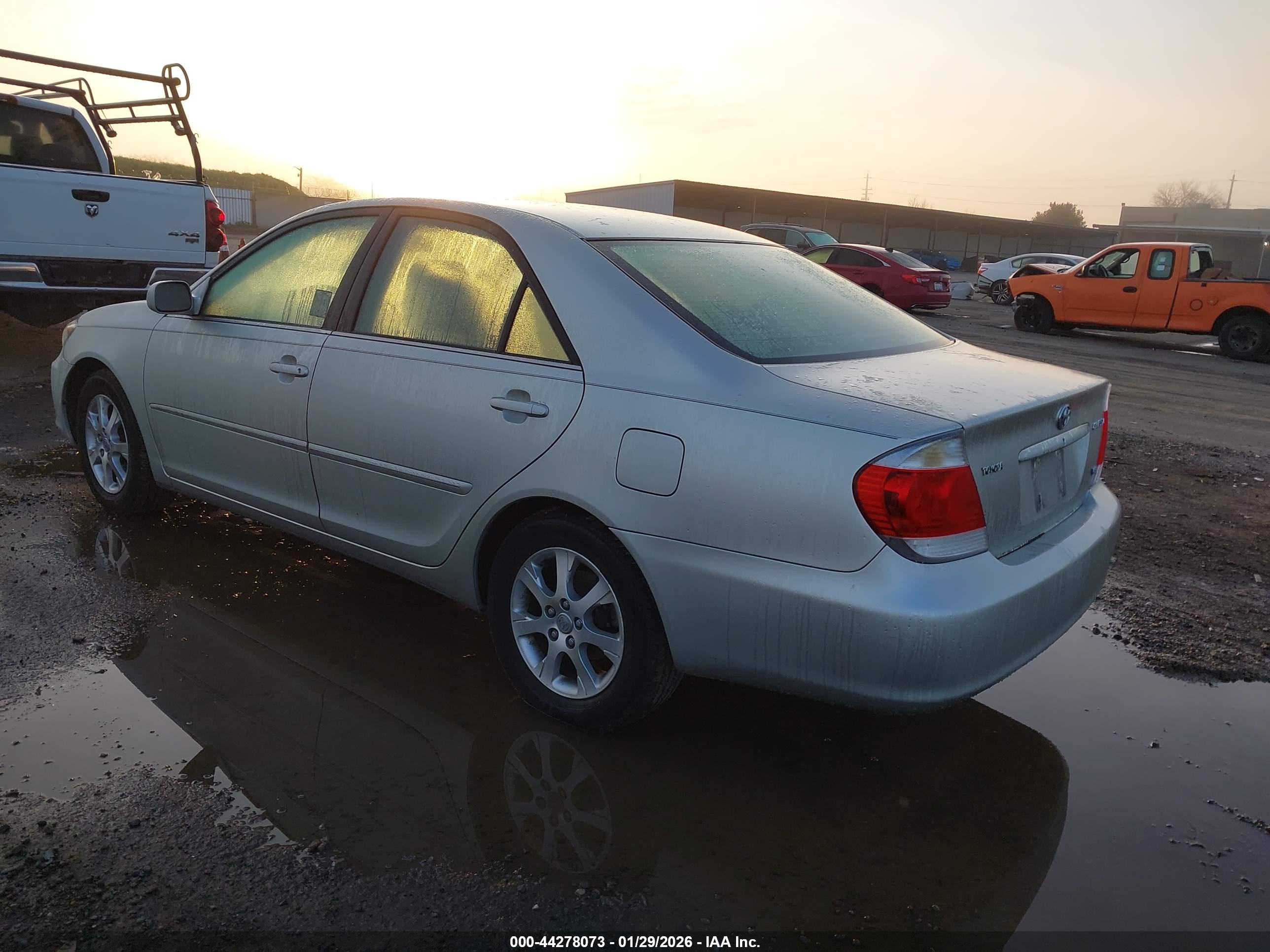 TOYOTA CAMRY image 3