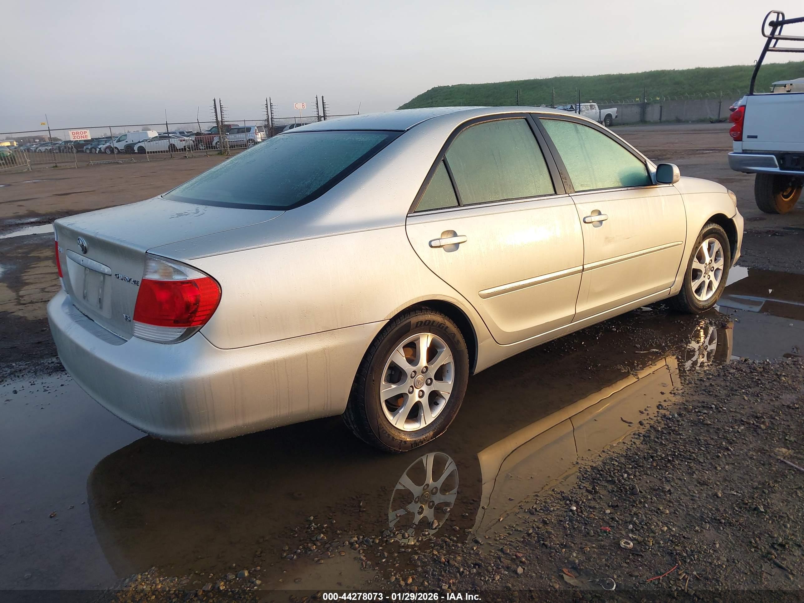 TOYOTA CAMRY image 4