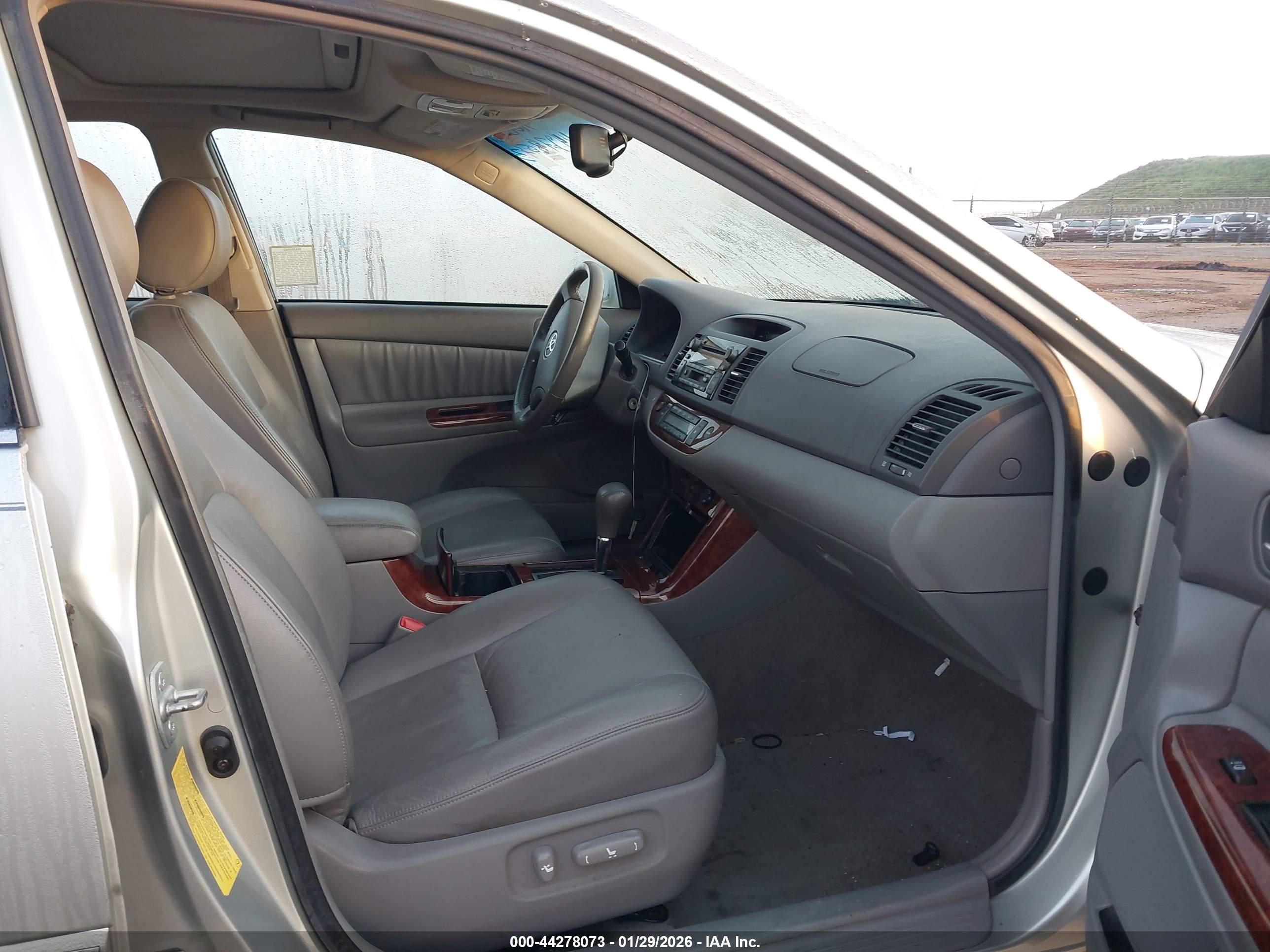 TOYOTA CAMRY image 5