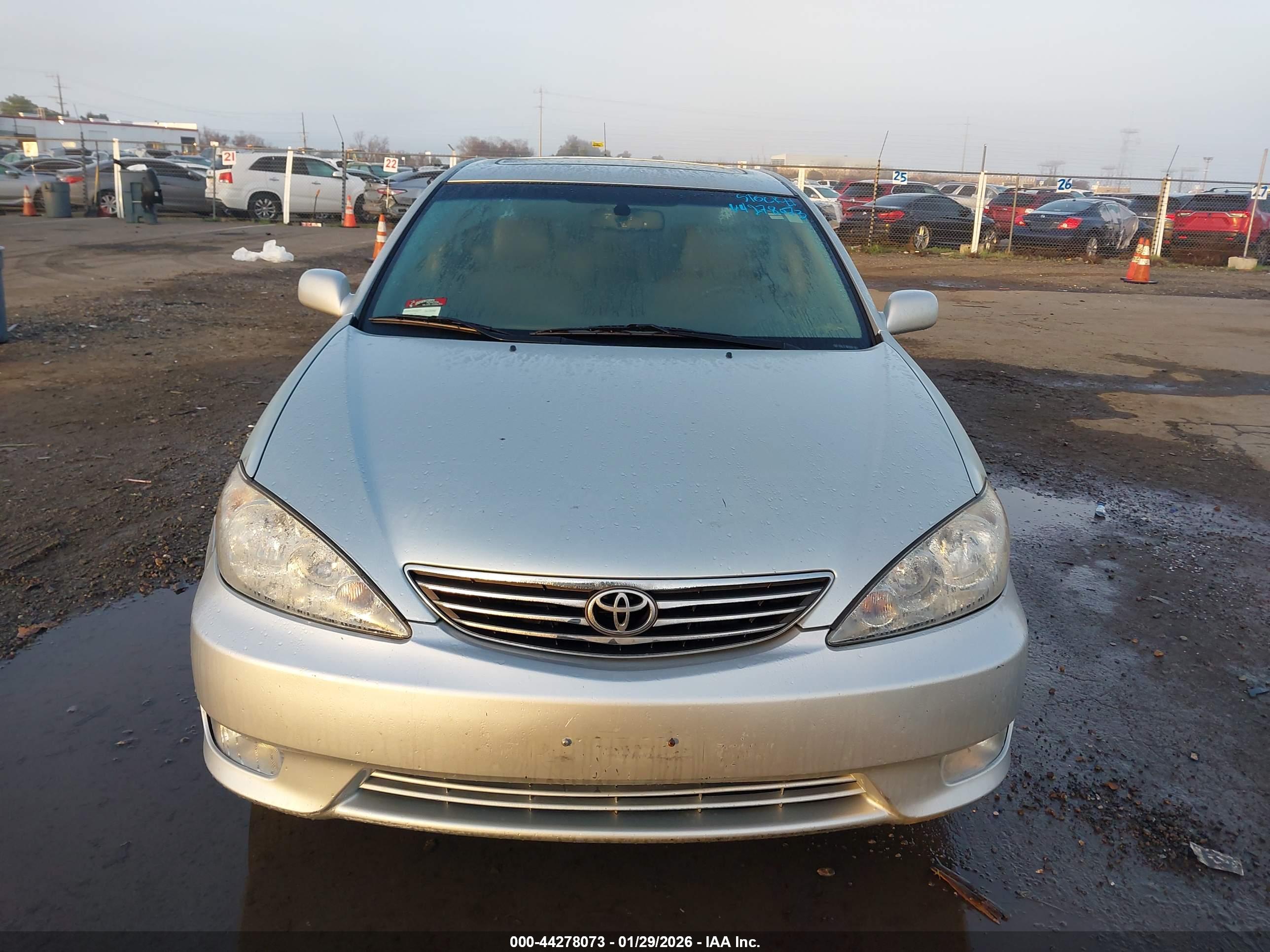 TOYOTA CAMRY image 6