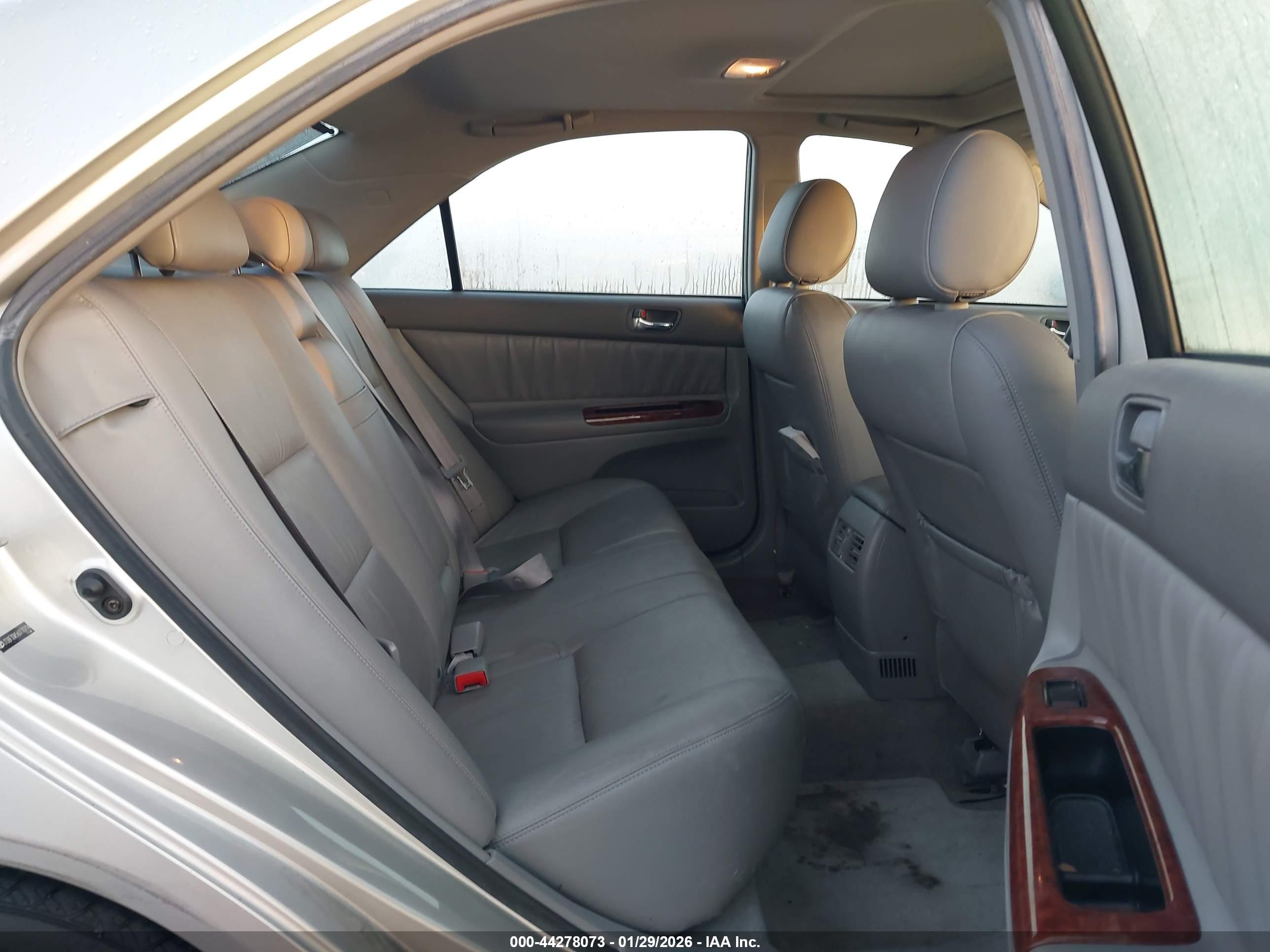 TOYOTA CAMRY image 8