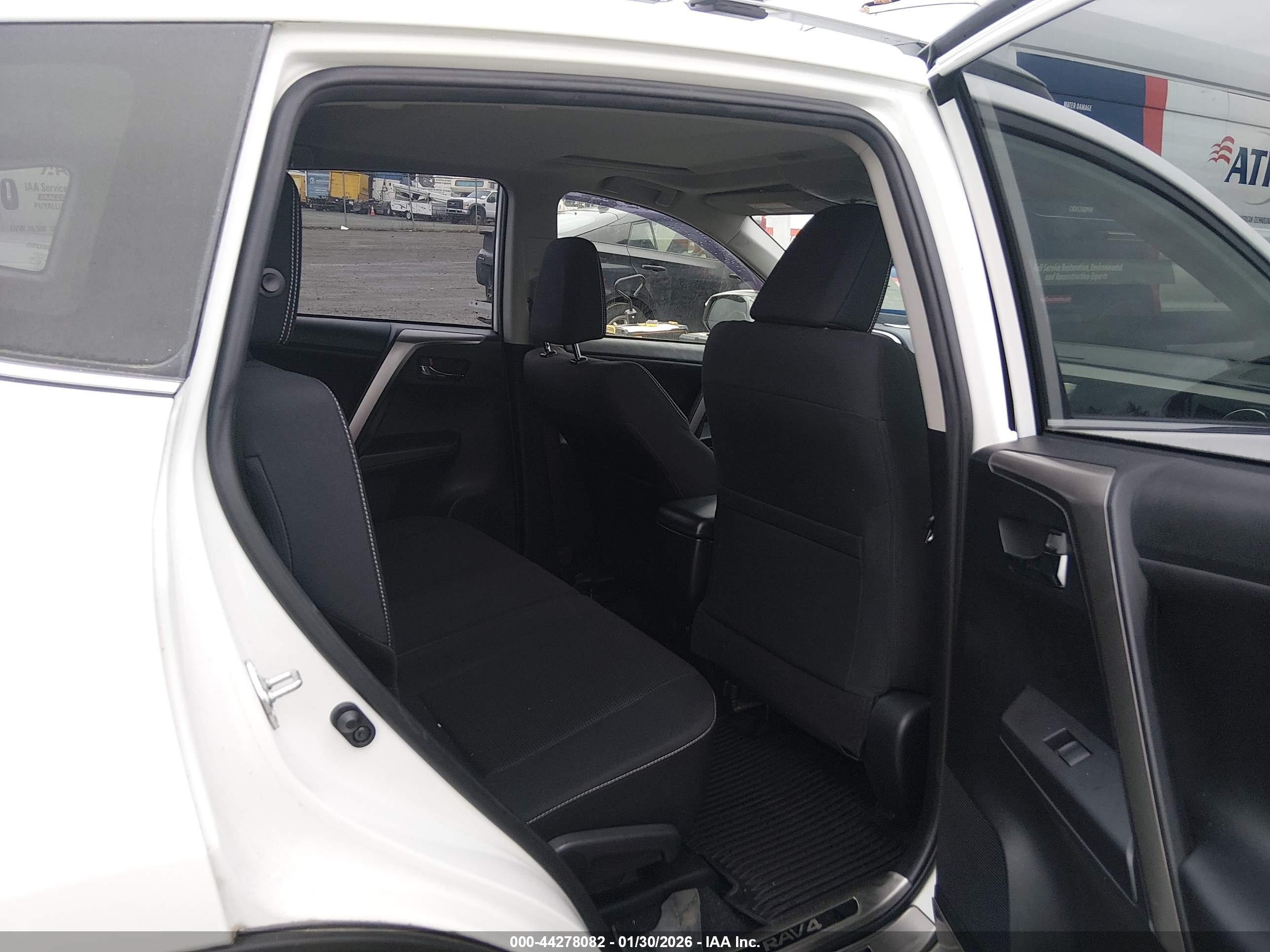 TOYOTA RAV4 image 8