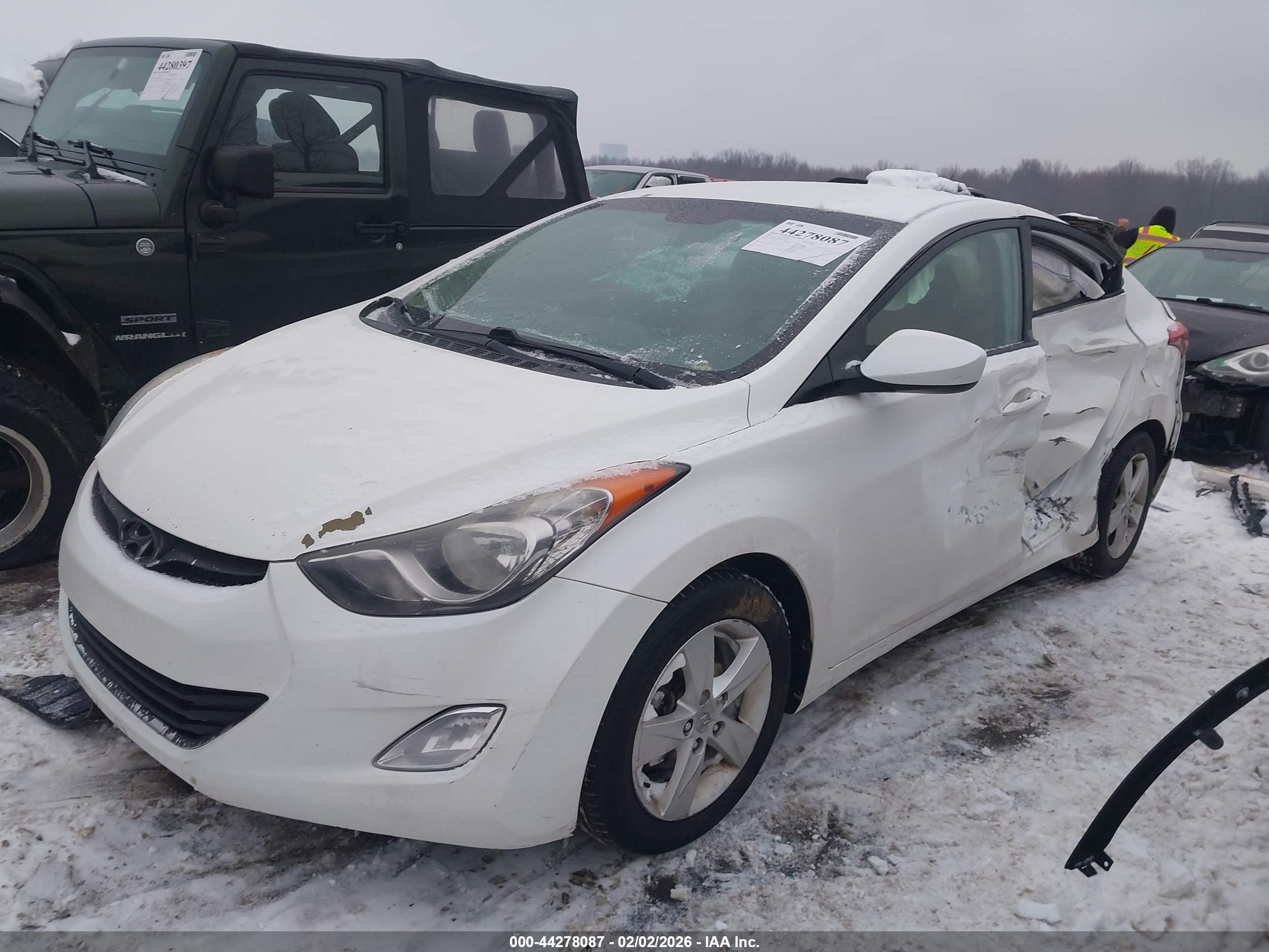 HYUNDAI ELANTRA image 2