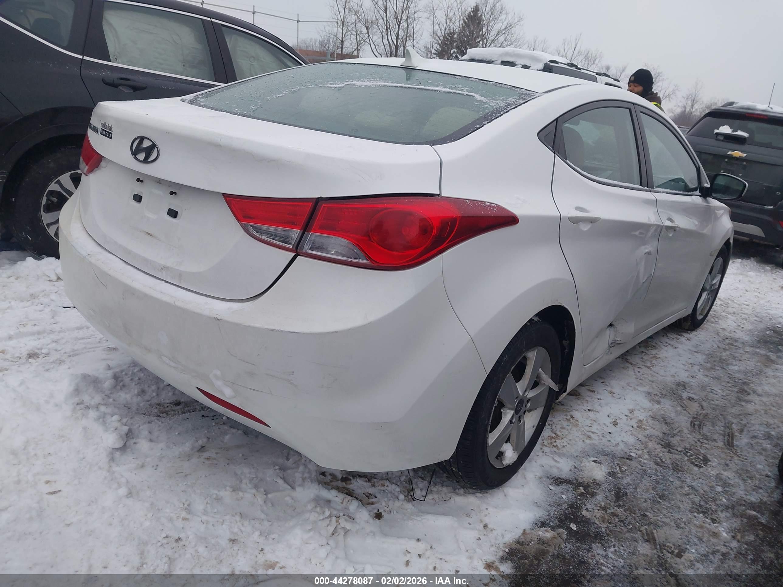 HYUNDAI ELANTRA image 4