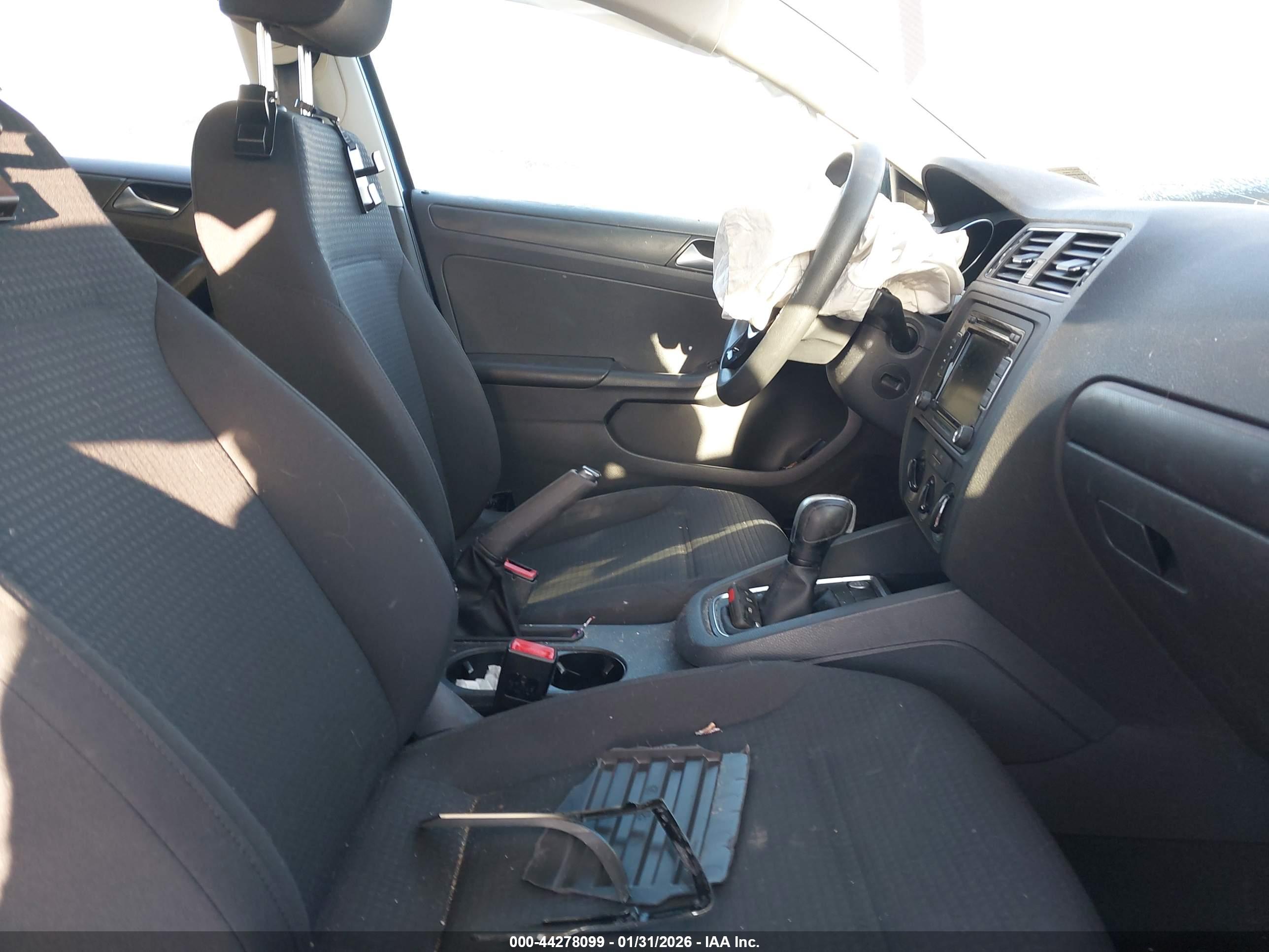 VOLKSWAGEN JETTA image 5