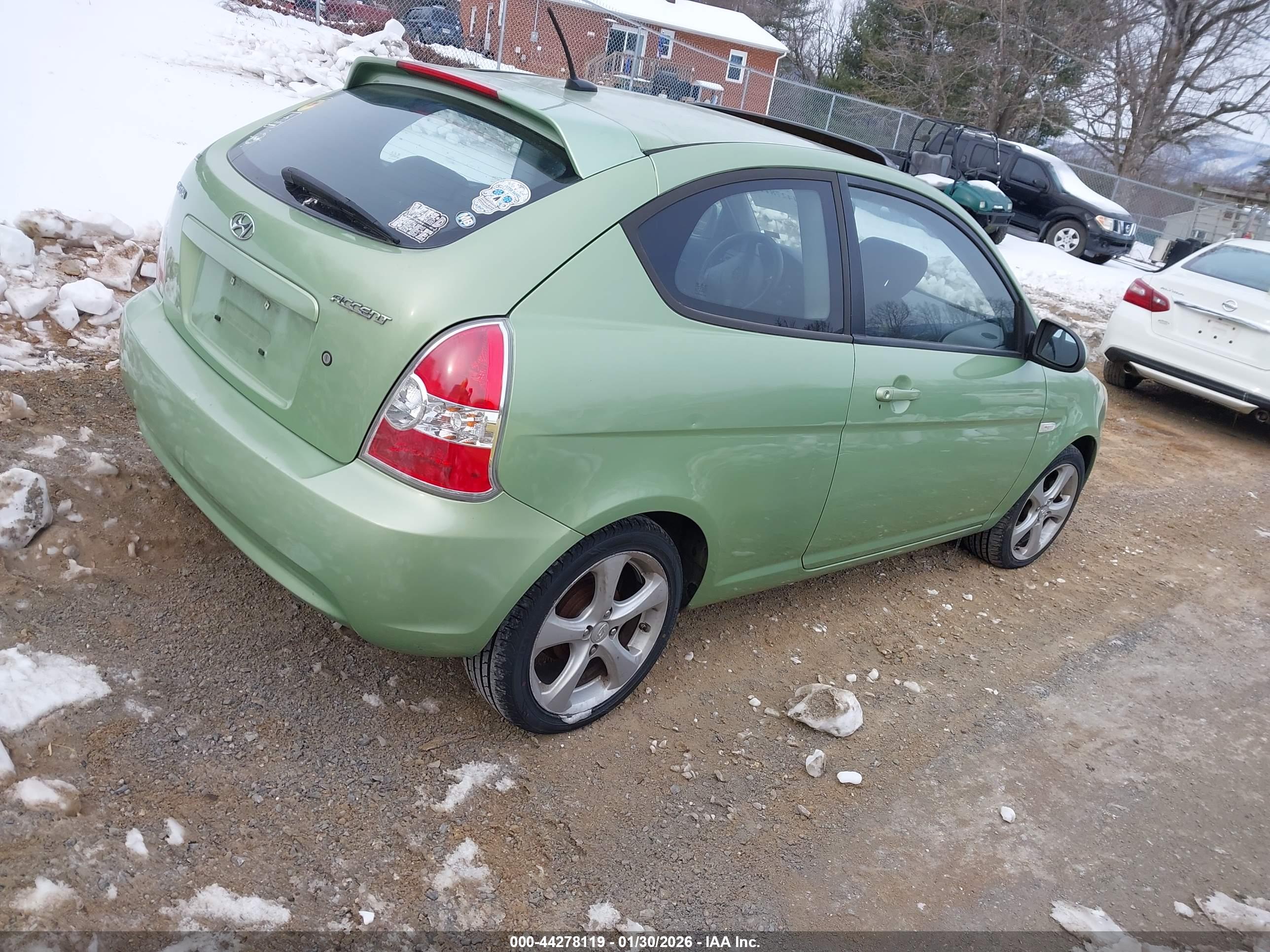 HYUNDAI ACCENT image 4