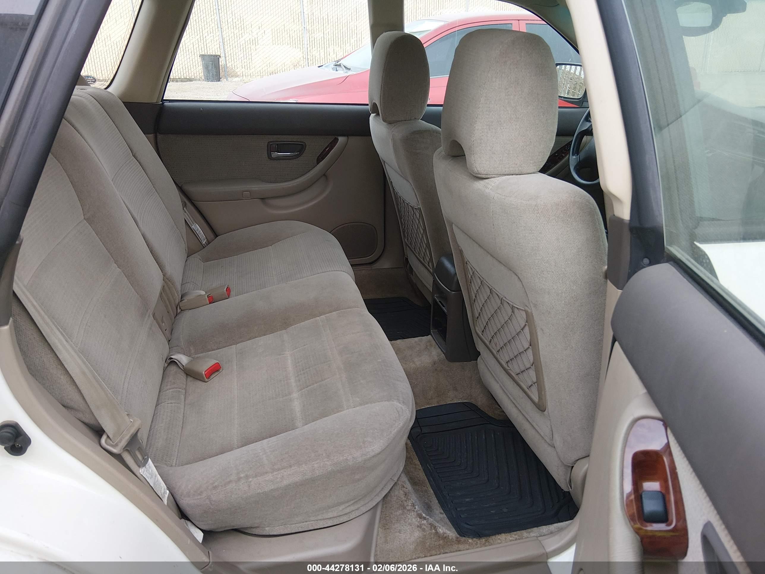 SUBARU OUTBACK image 8