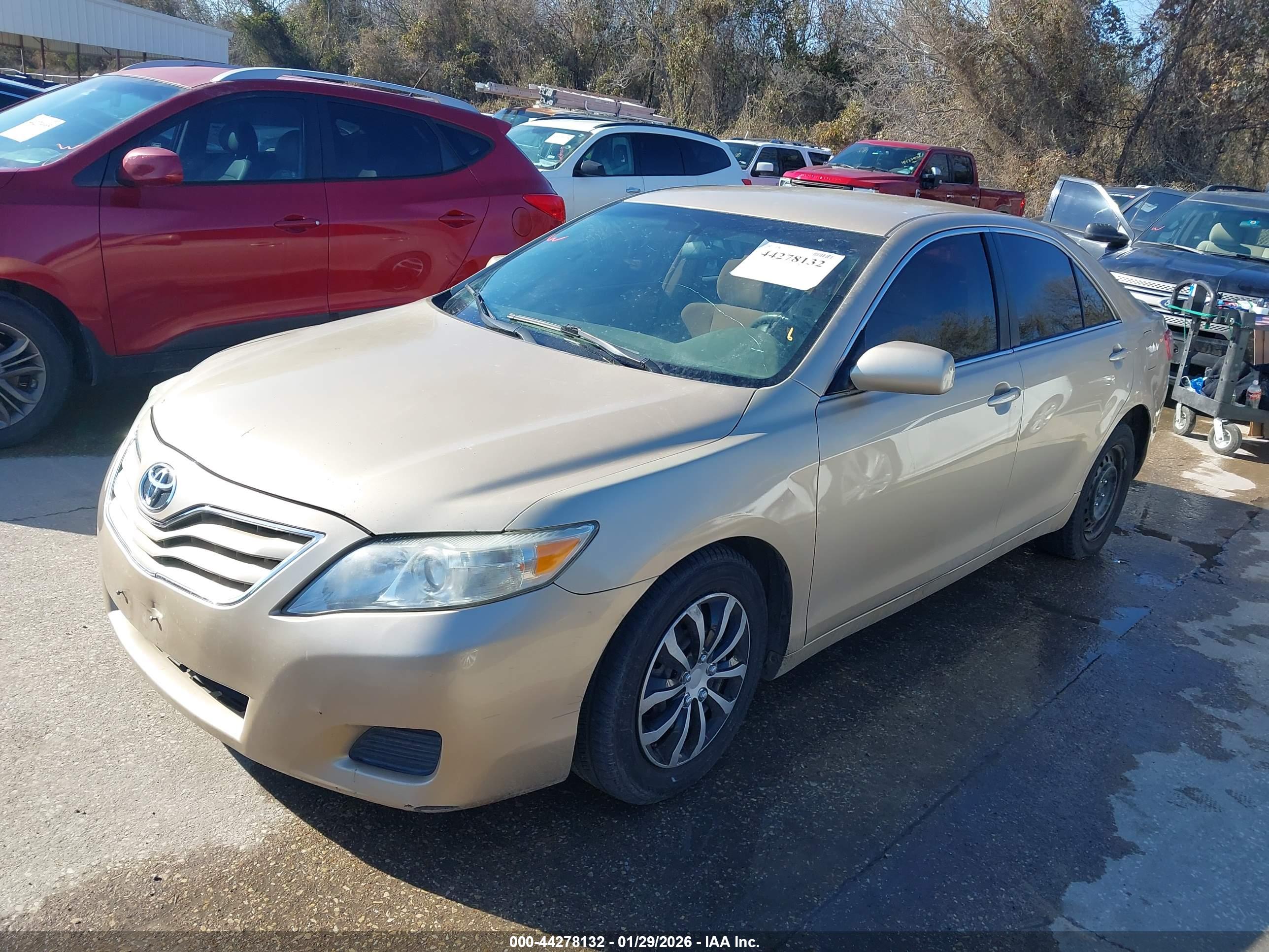 TOYOTA CAMRY image 2