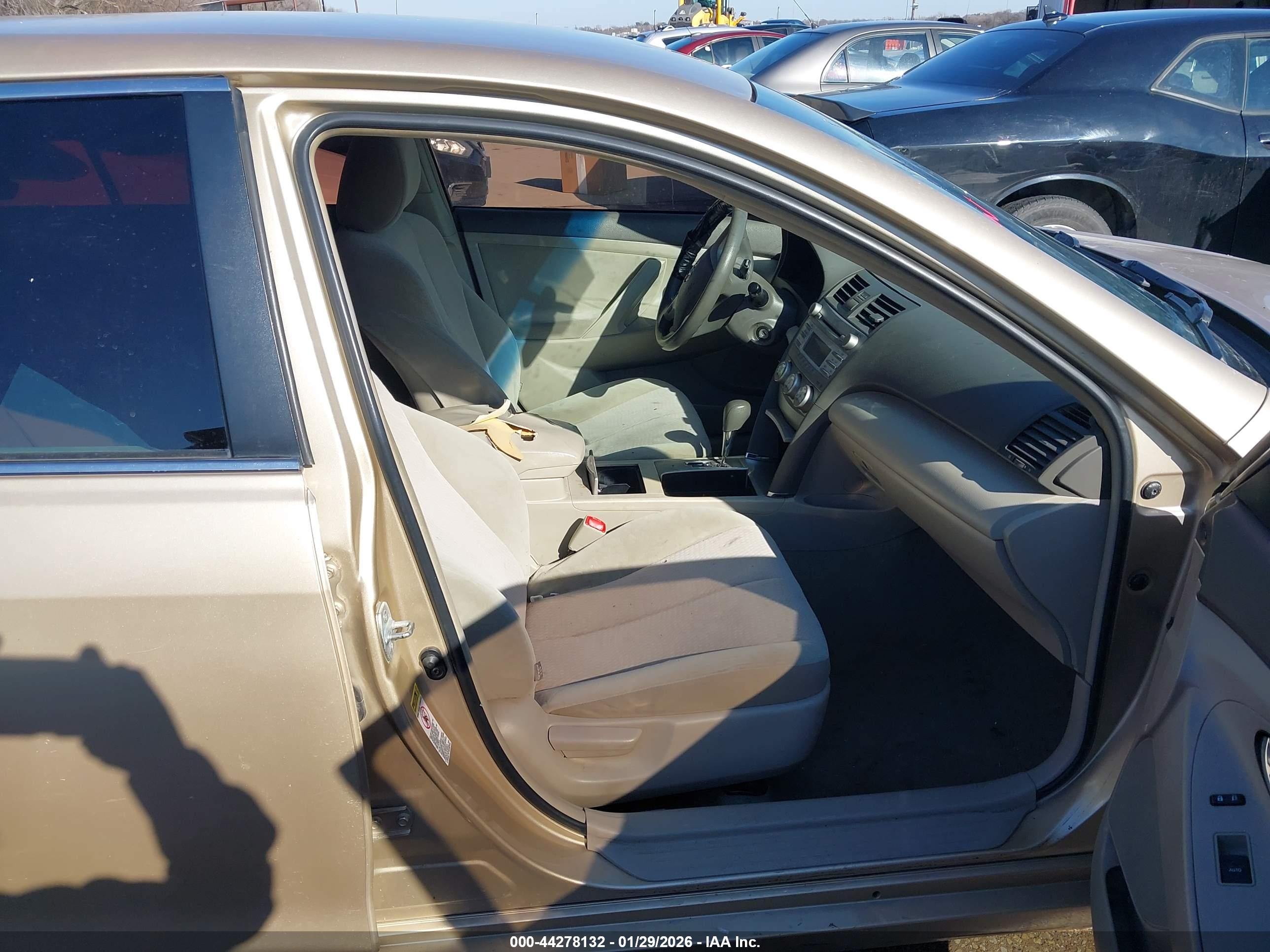 TOYOTA CAMRY image 5