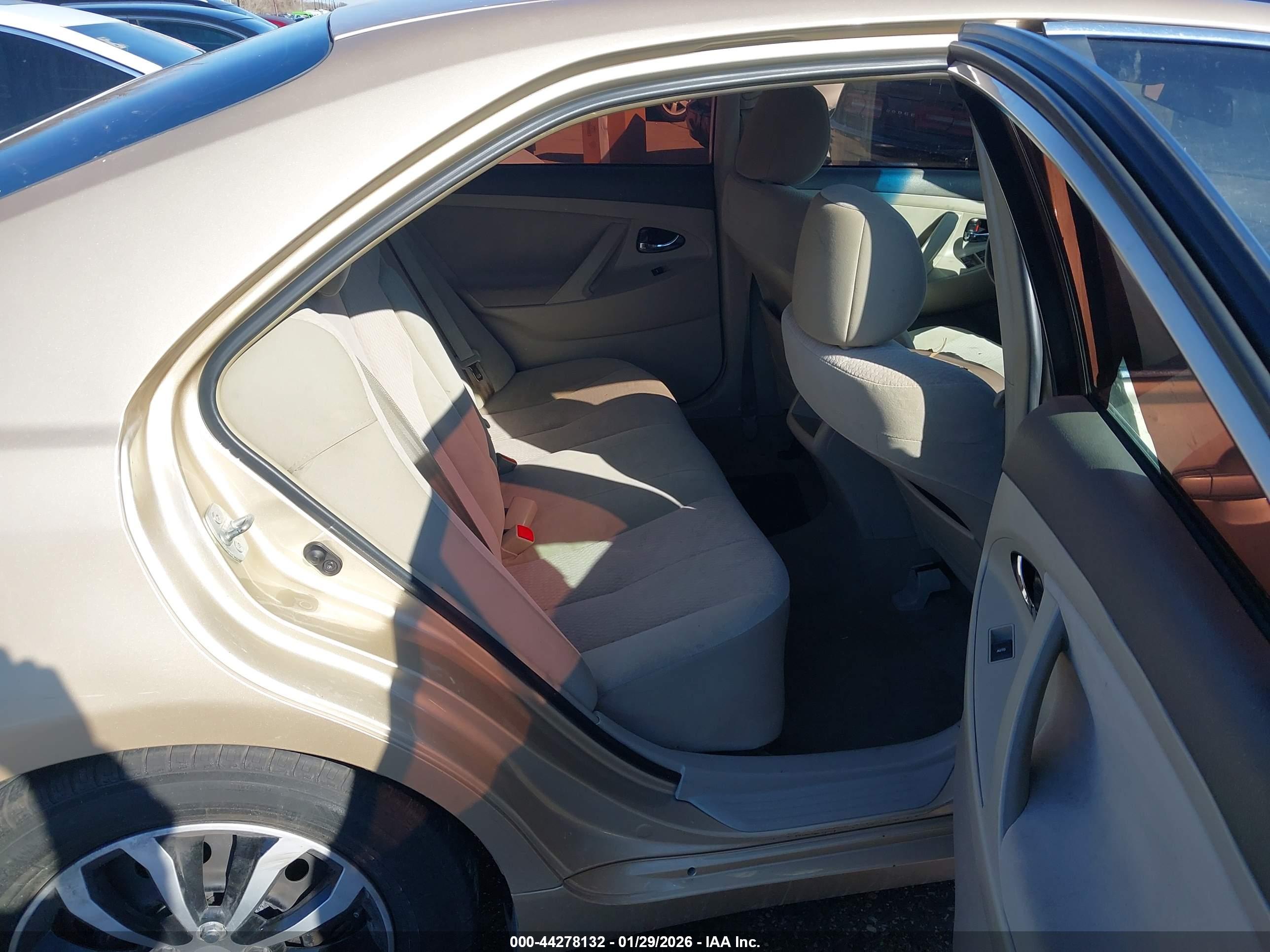 TOYOTA CAMRY image 8