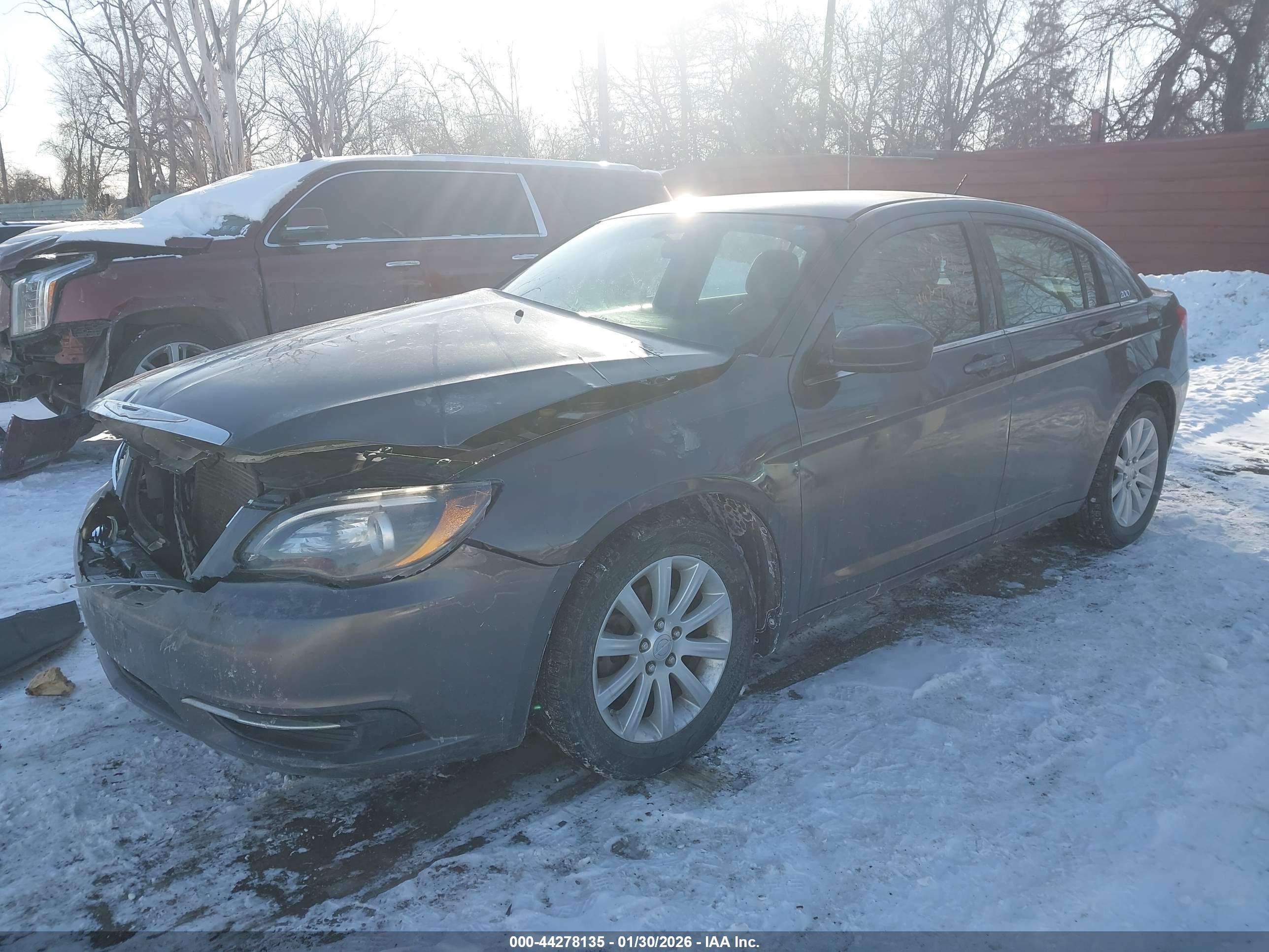 CHRYSLER 200 image 2