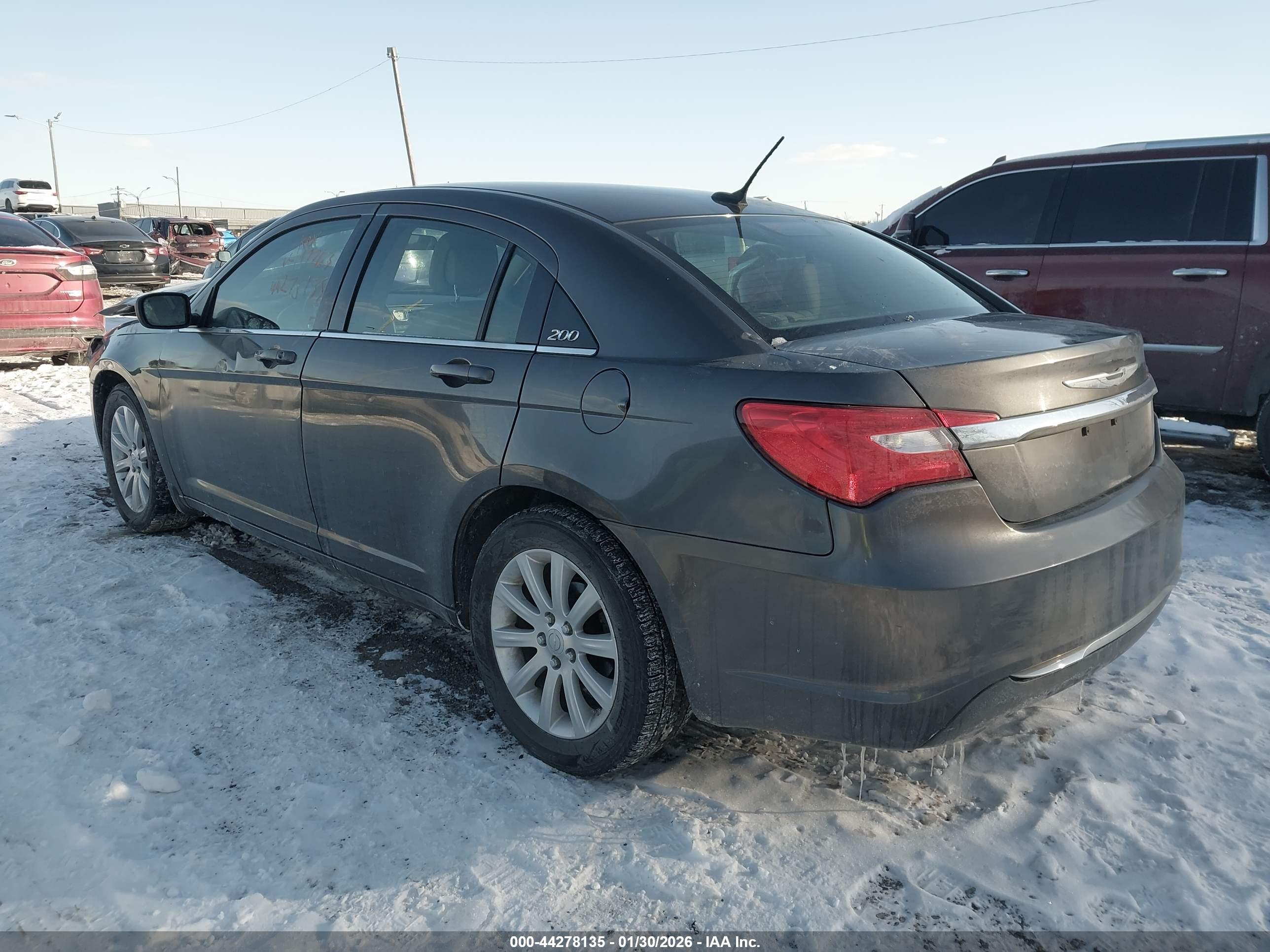 CHRYSLER 200 image 3