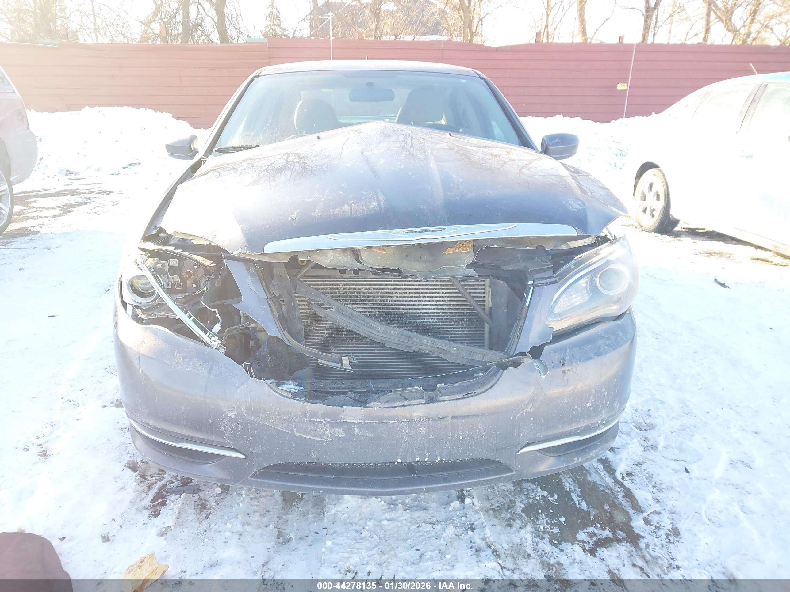 CHRYSLER 200 image 6