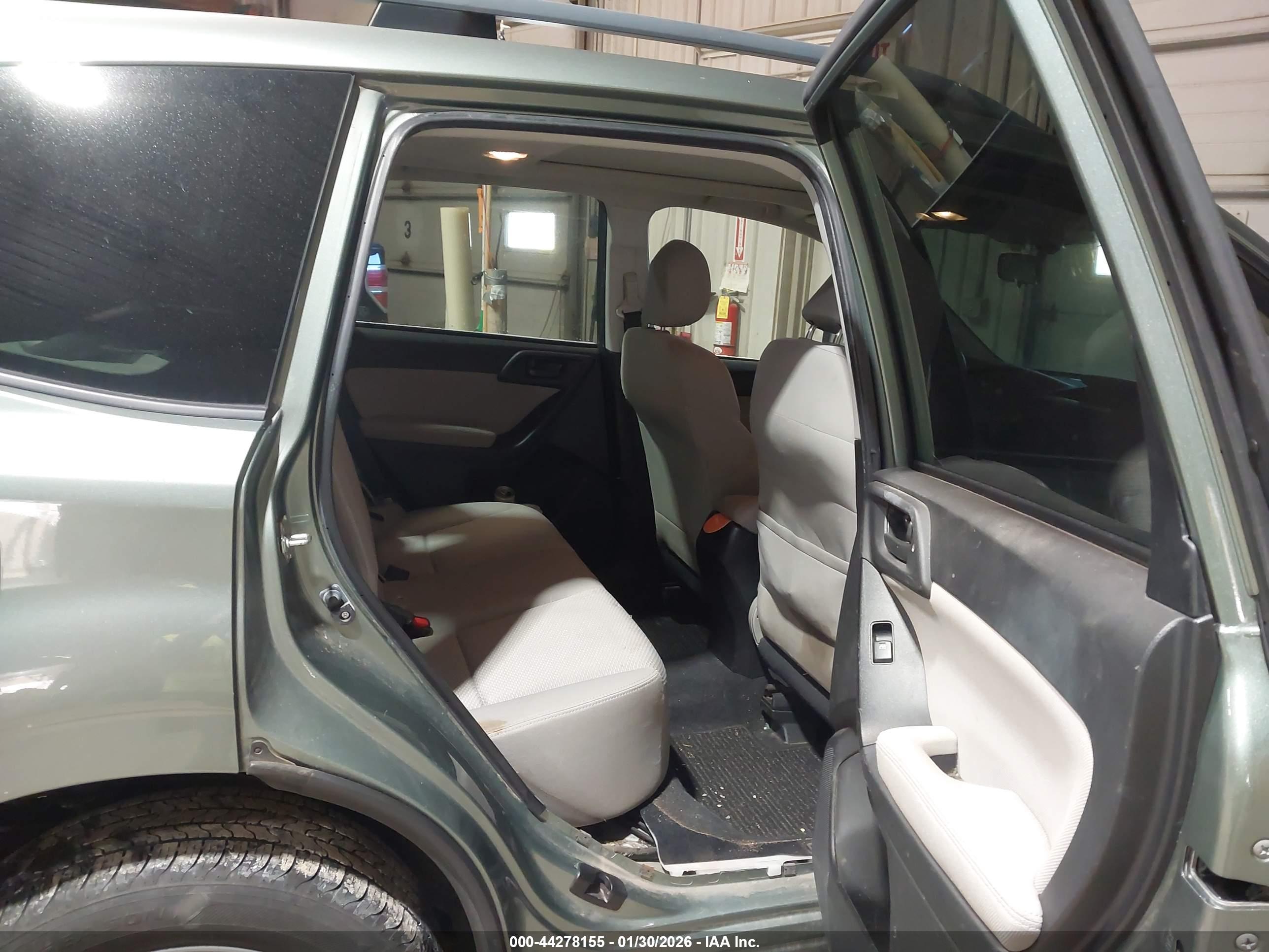 SUBARU FORESTER image 8