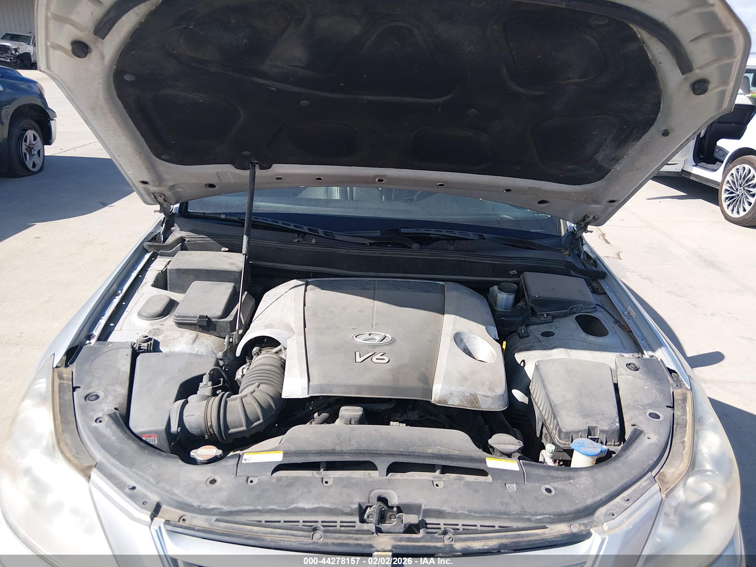 HYUNDAI GENESIS image 10