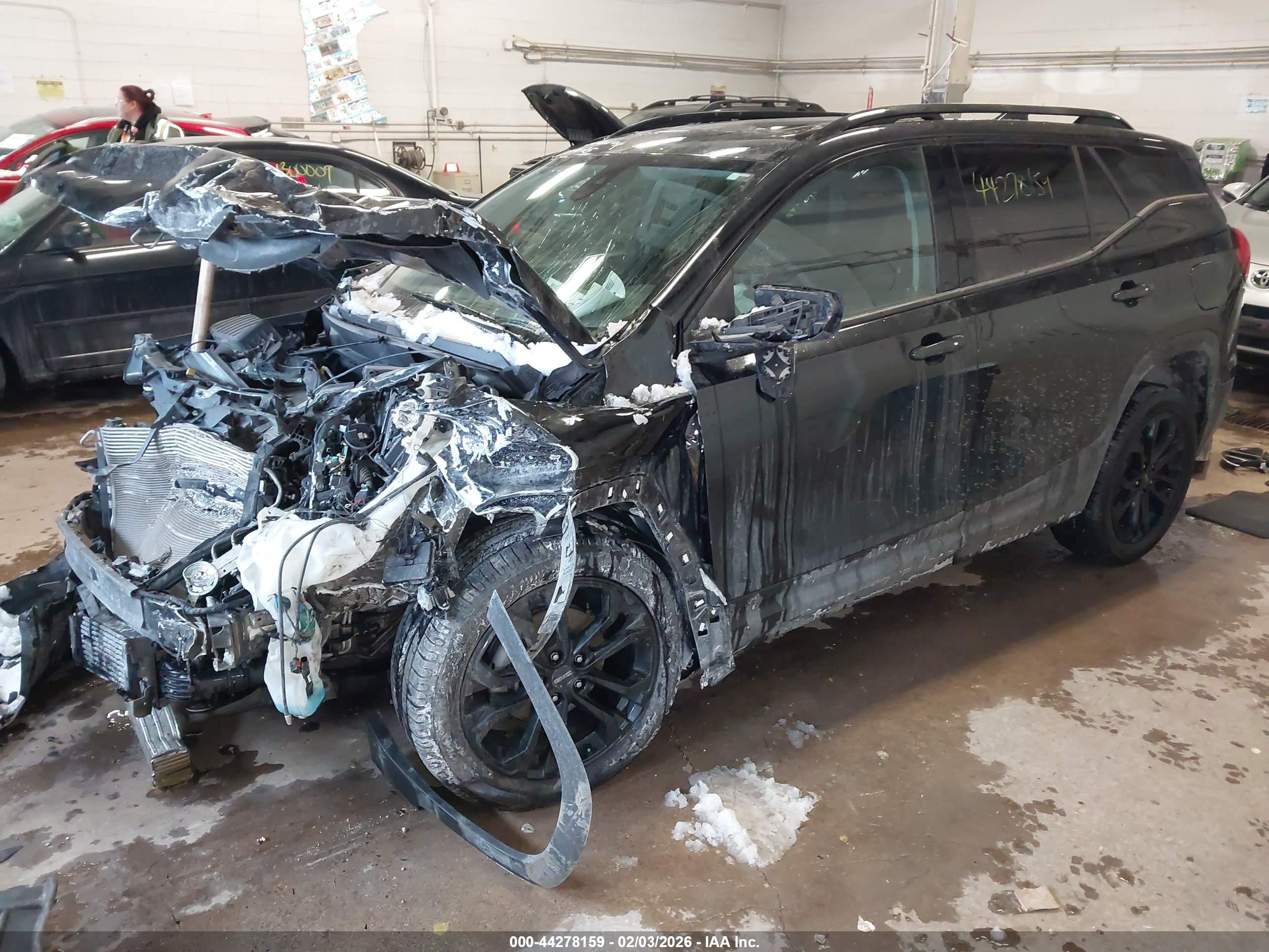 GMC TERRAIN image 2