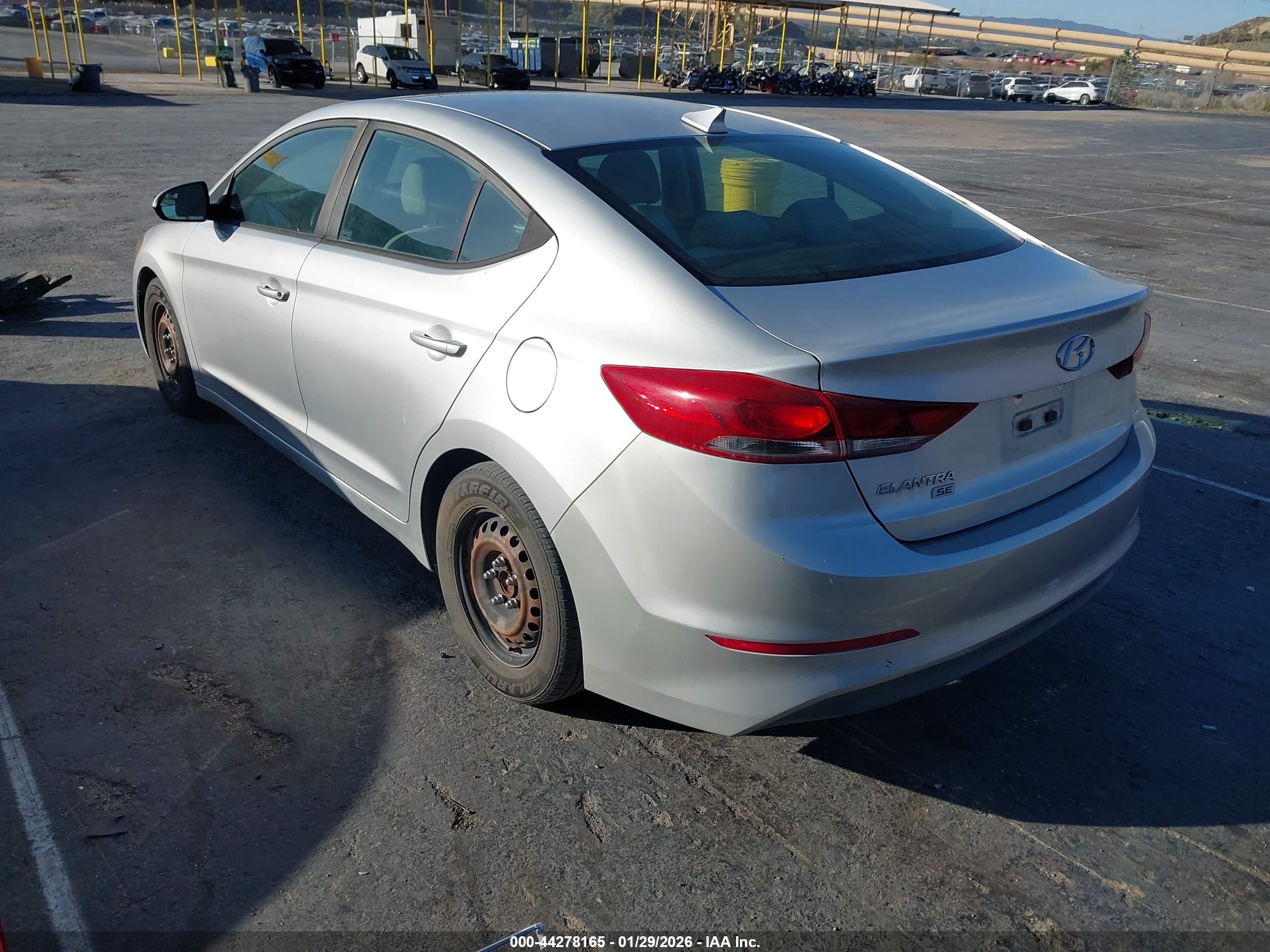 HYUNDAI ELANTRA image 3