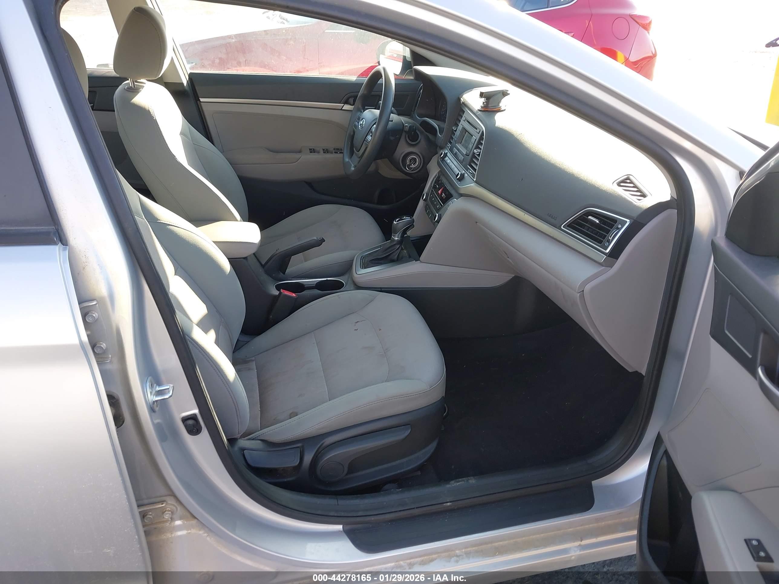 HYUNDAI ELANTRA image 5
