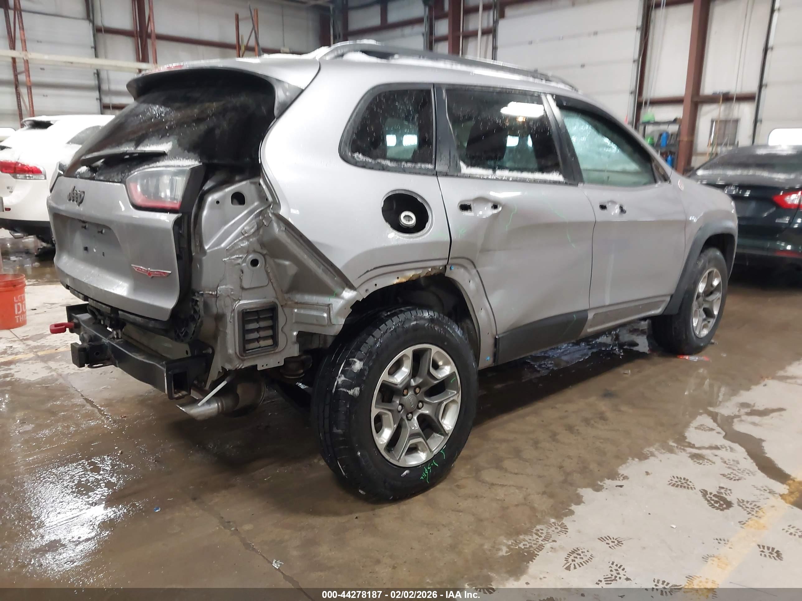 JEEP CHEROKEE image 4