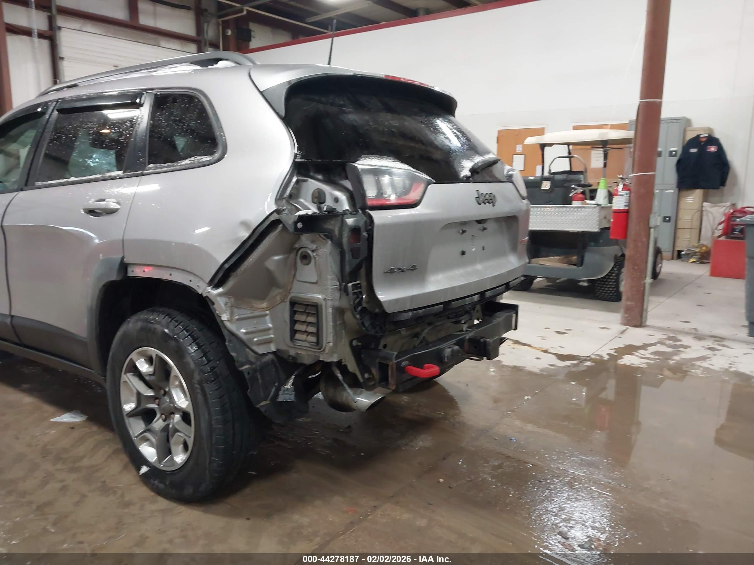 JEEP CHEROKEE image 6