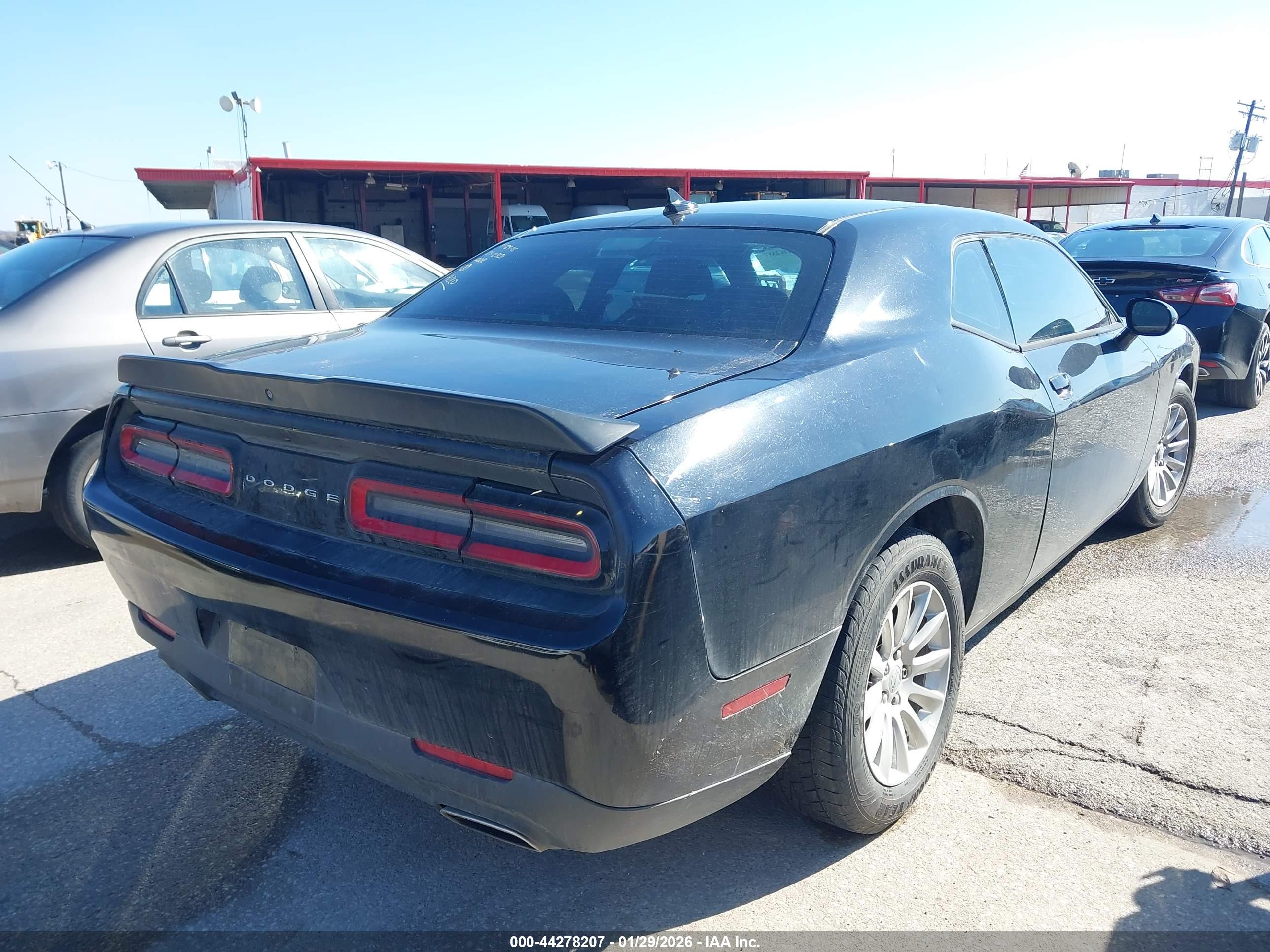 DODGE CHALLENGER image 4