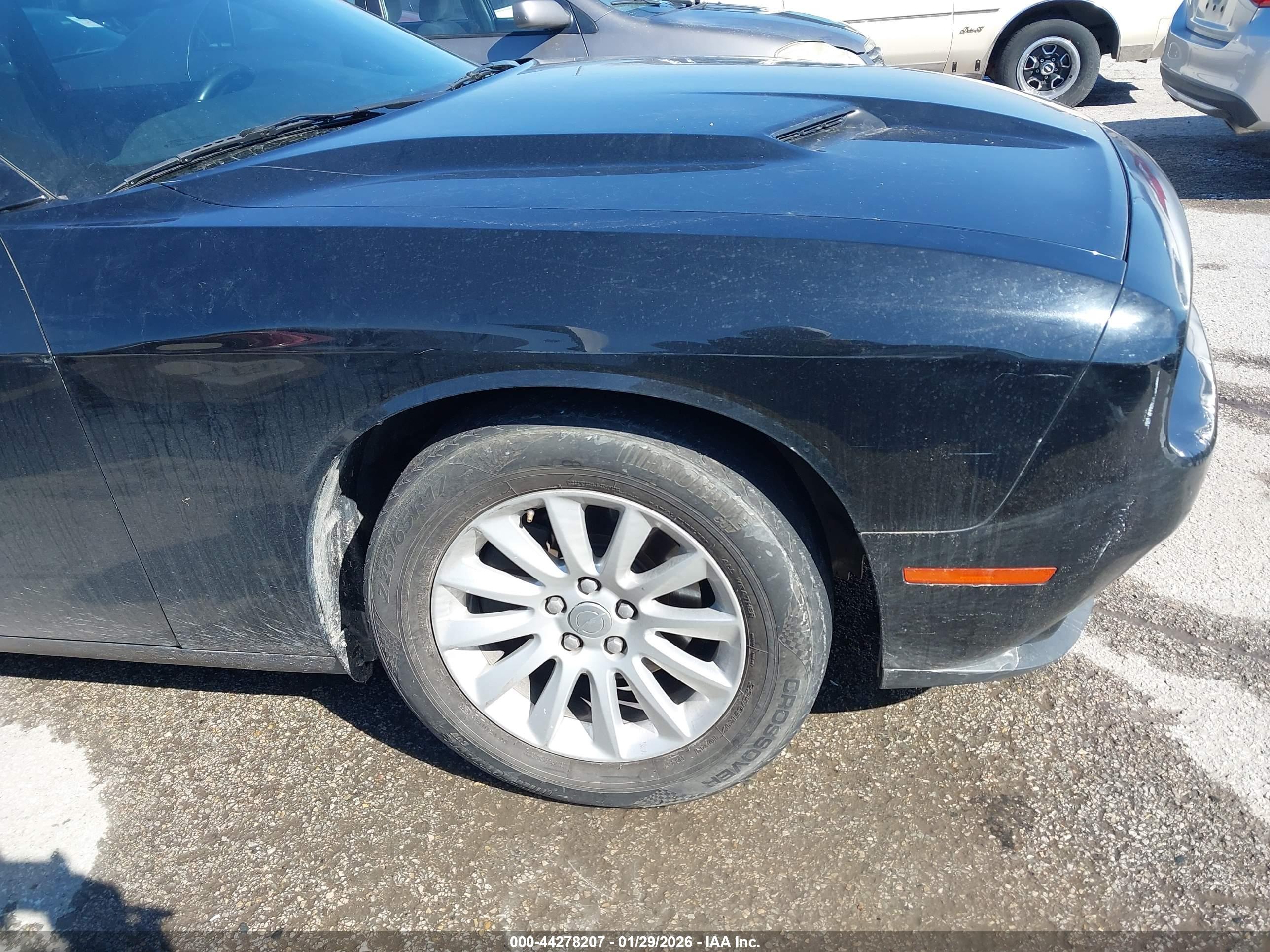 DODGE CHALLENGER image 6