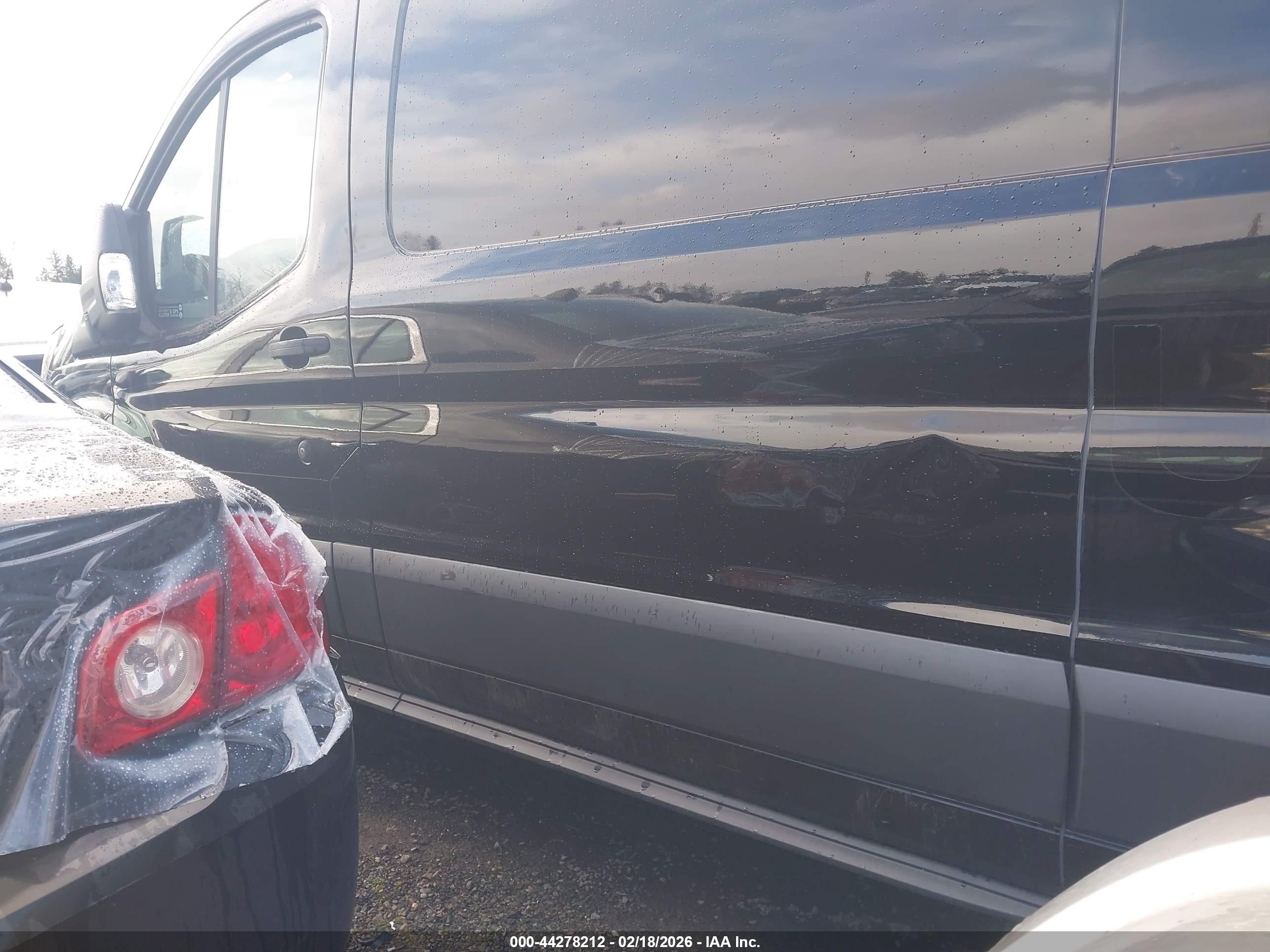 FORD TRANSIT-250 image 6