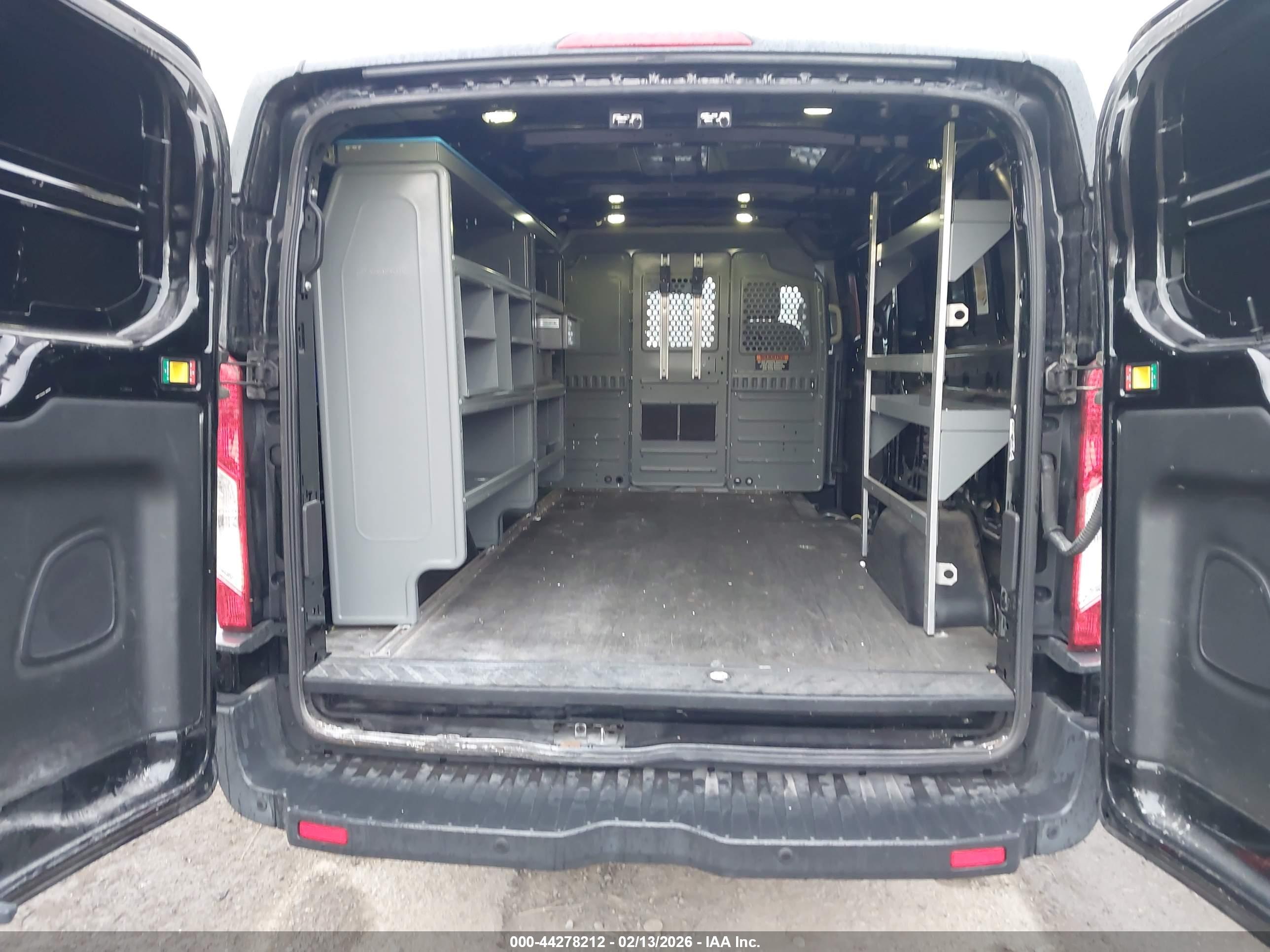 FORD TRANSIT-250 image 8