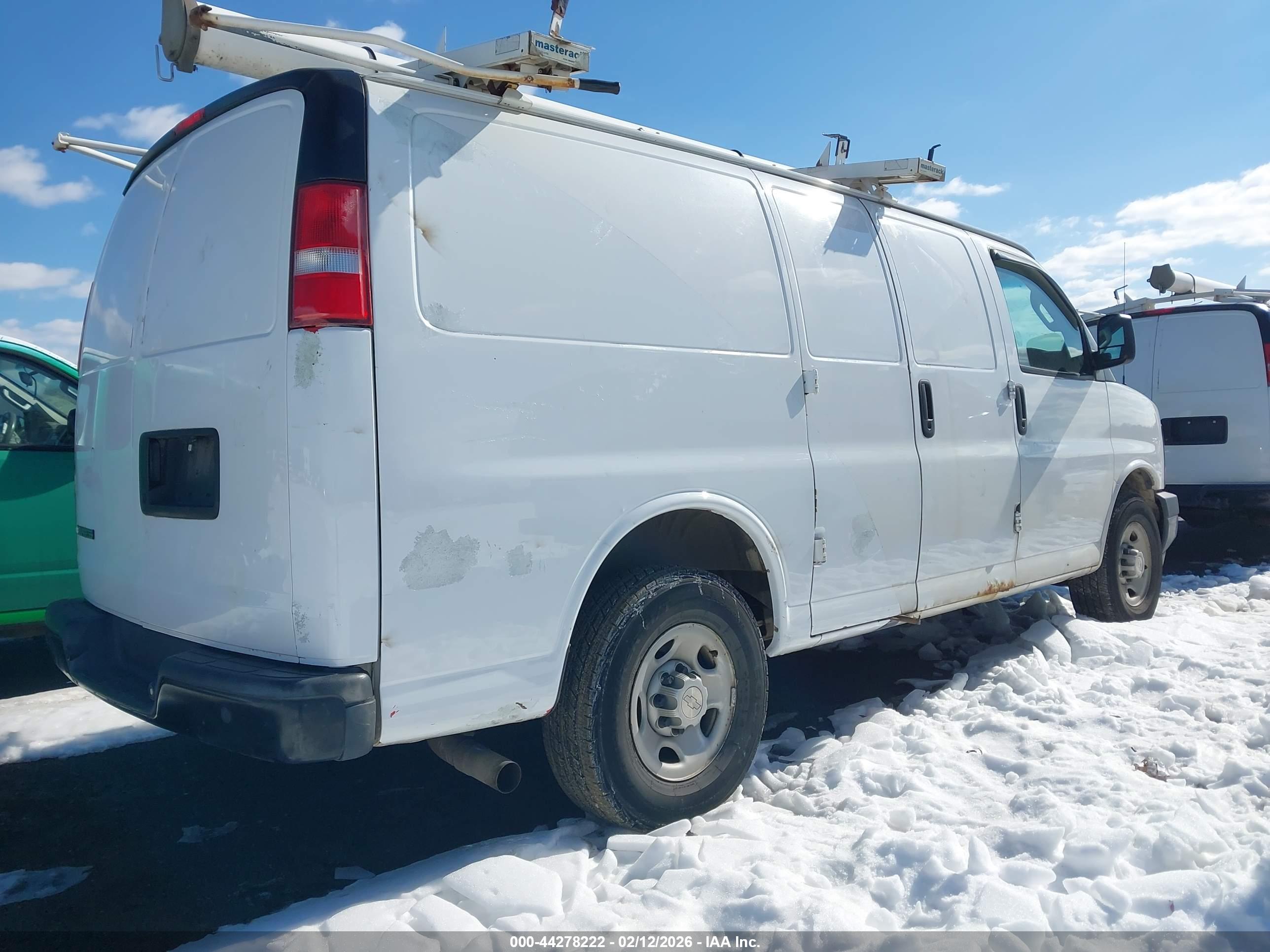 CHEVROLET EXPRESS image 4